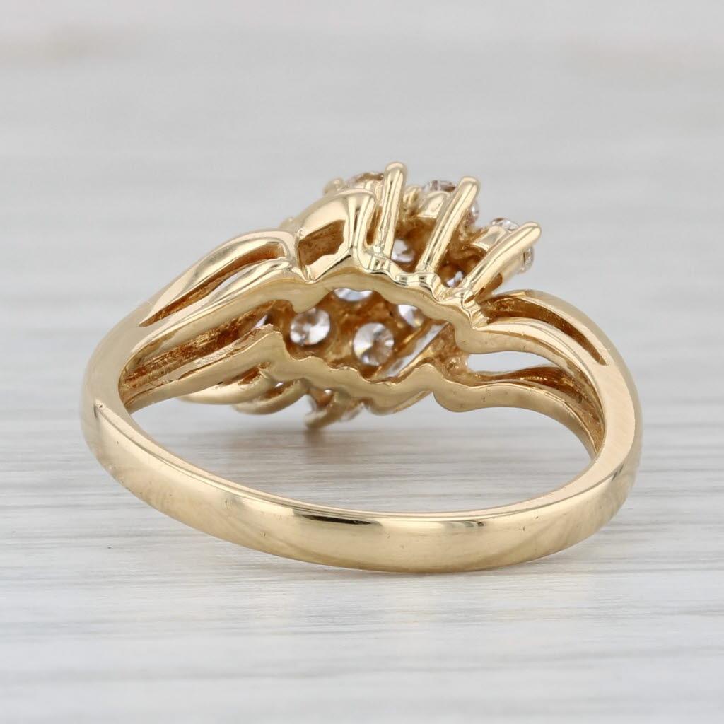 Donna Anello bypass con cluster di diamanti da 0,66 carati in oro giallo 18k, misura 6,5 in vendita