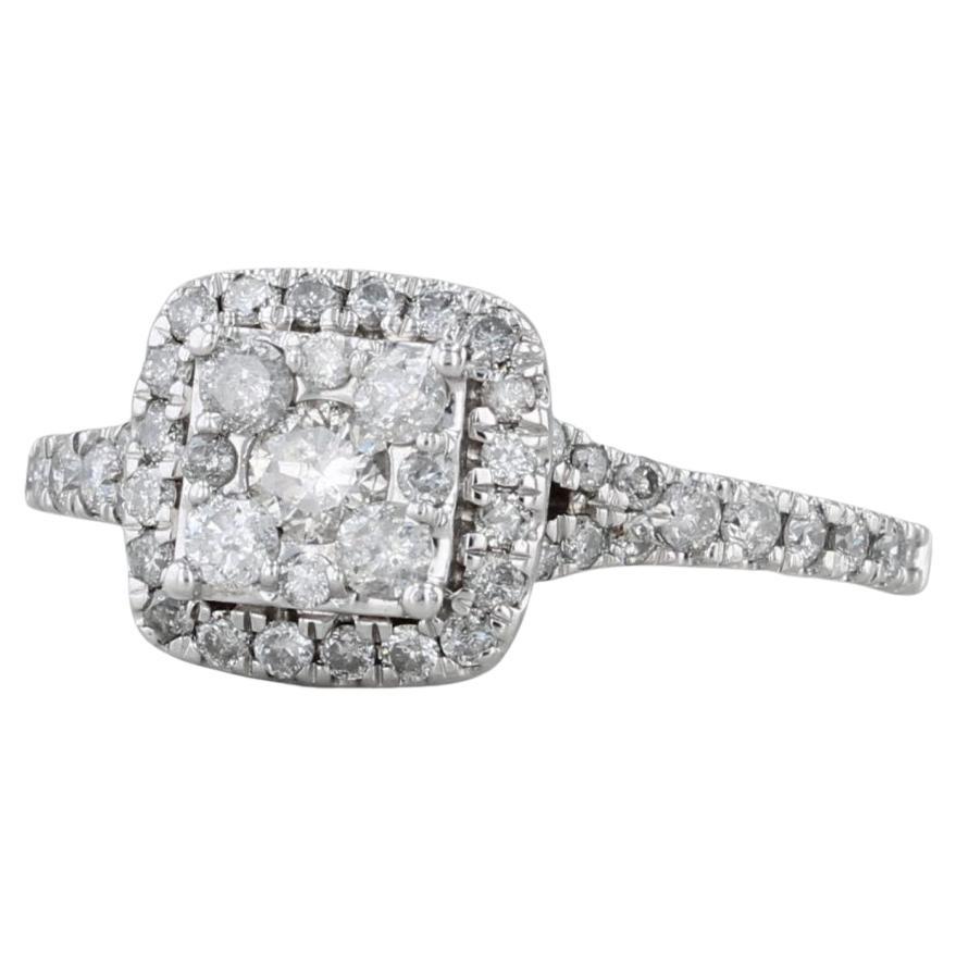 Anillo de compromiso con halo de diamantes de 0,66 ctw Oro blanco de 14k Talla 6 en venta