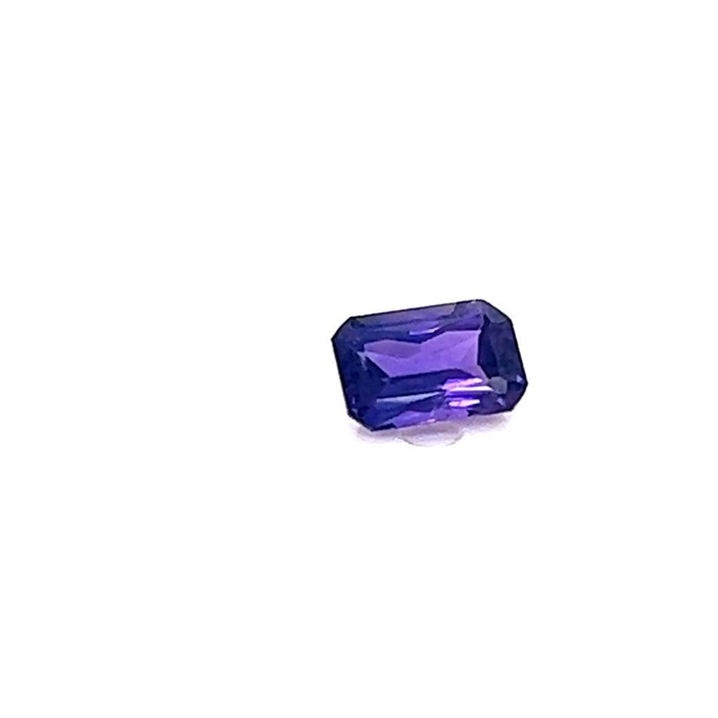 0.67 Carat Emerald cut Purple Sapphire In New Condition For Sale In London, GB