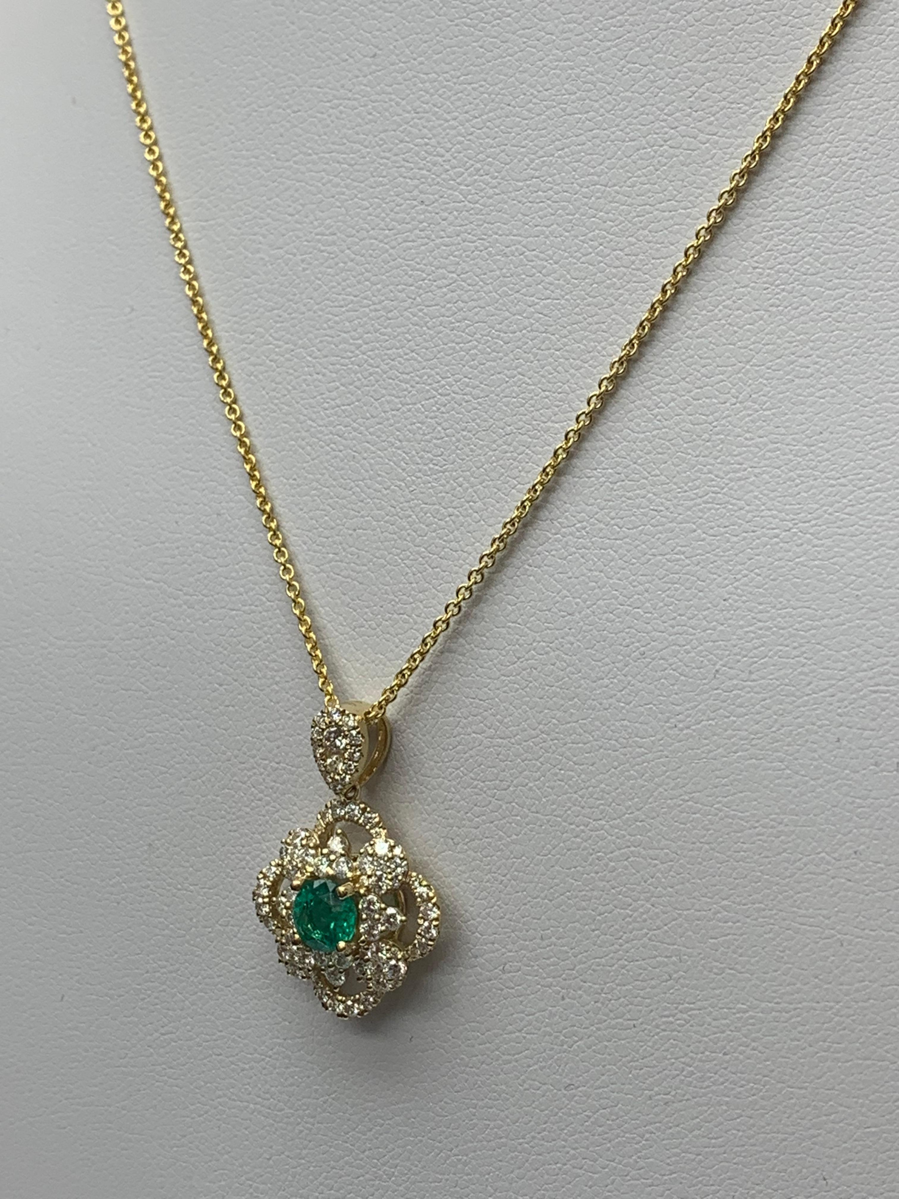 0.67 Carat Round Cut Emerald and Diamond Pendant Necklace in 18K Yellow Gold For Sale 4