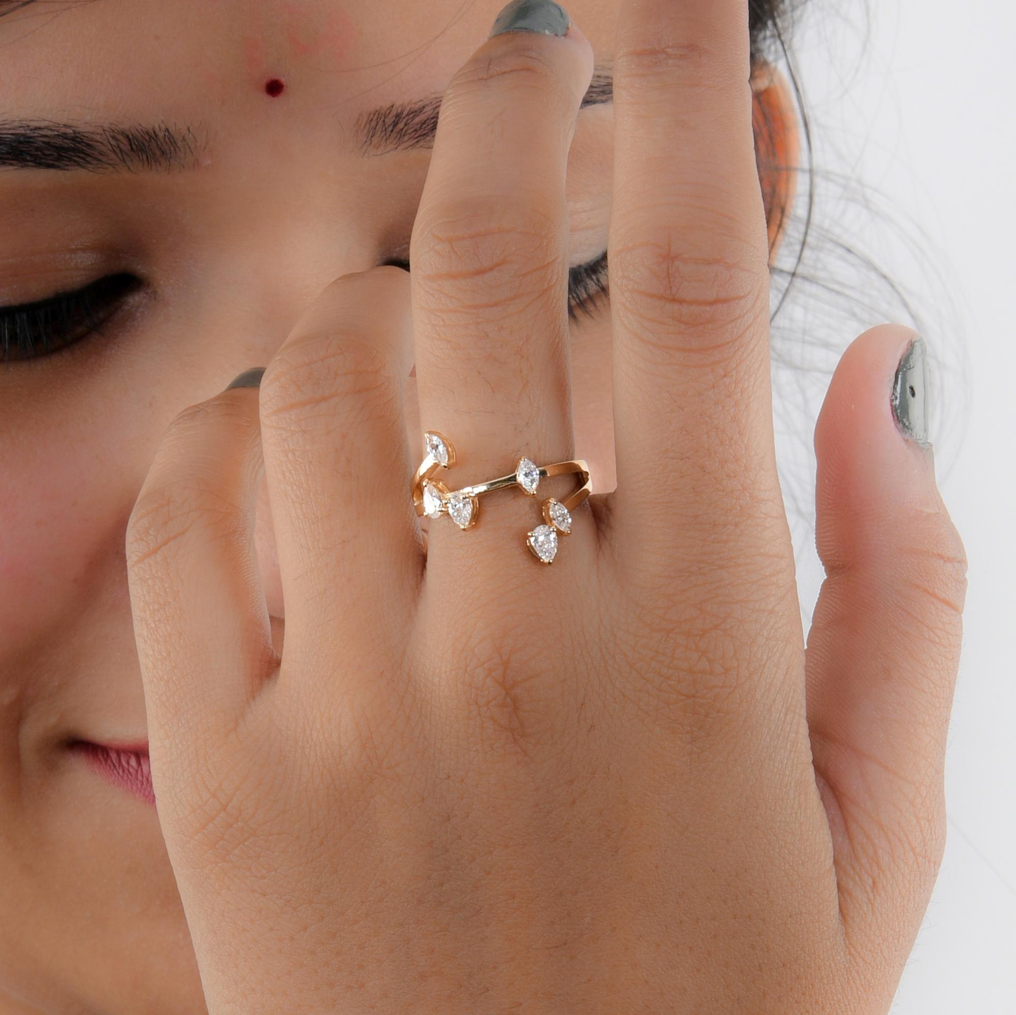 0.67 Carat SI Clarity HI Color Pear & Maquise Ring 18 Karat White Gold Jewelry In New Condition For Sale In Diera, Dubai