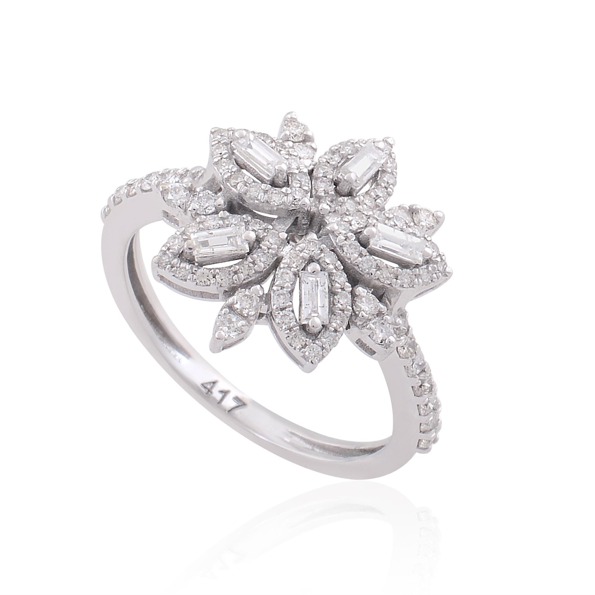 0,67 Quilates SI/H Baguette Redondo Corte Brillante Anillo de Cóctel de Diamantes Oro Blanco en Nuevo estado para la venta en Diera, Dubai