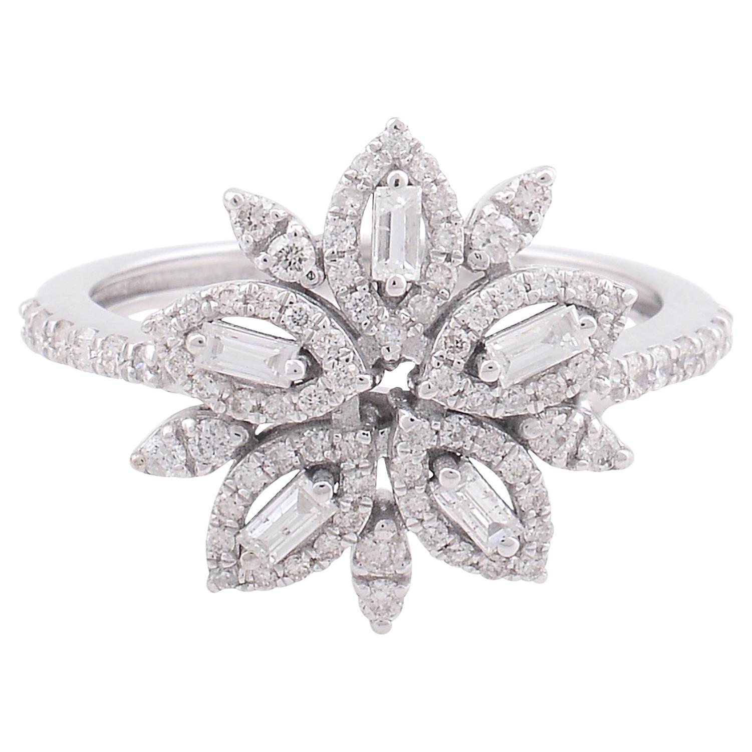 0,67 Karat SI/H Baguette-Cocktailring aus Weißgold mit rundem Diamanten im Brillantschliff