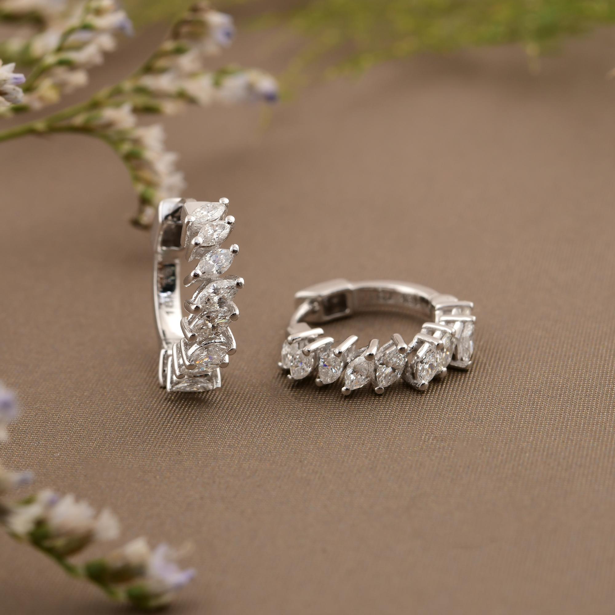 0,67 Karat SI/H Marquise-Diamant-Creolen aus 18 Karat Weißgold mit Brillantschliff (Marquiseschliff) im Angebot