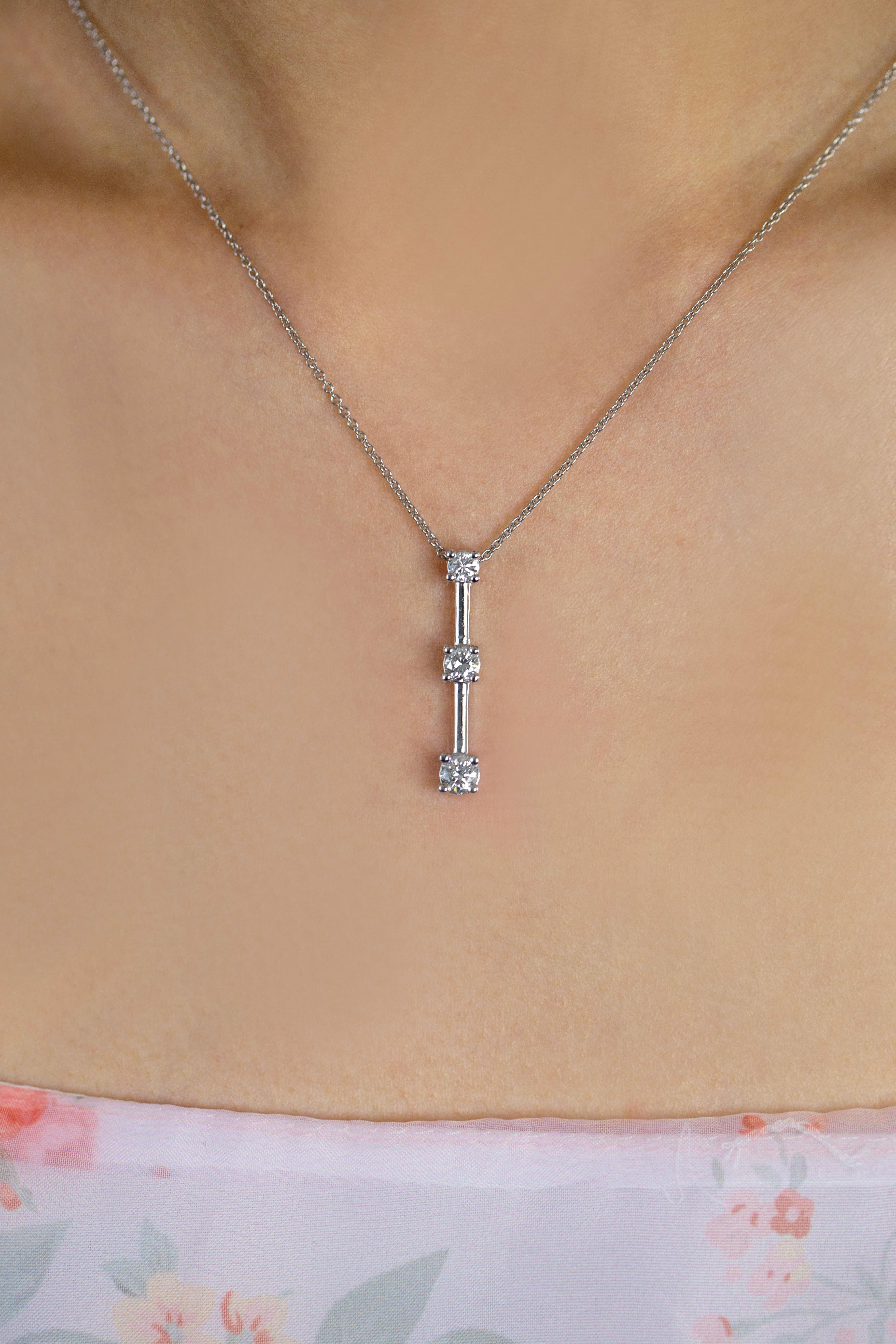 Contemporaneo Roman Malakov Diamonds 0,67 carati totali di diamanti tondi e brillanti, collana con tre pietre a goccia in vendita