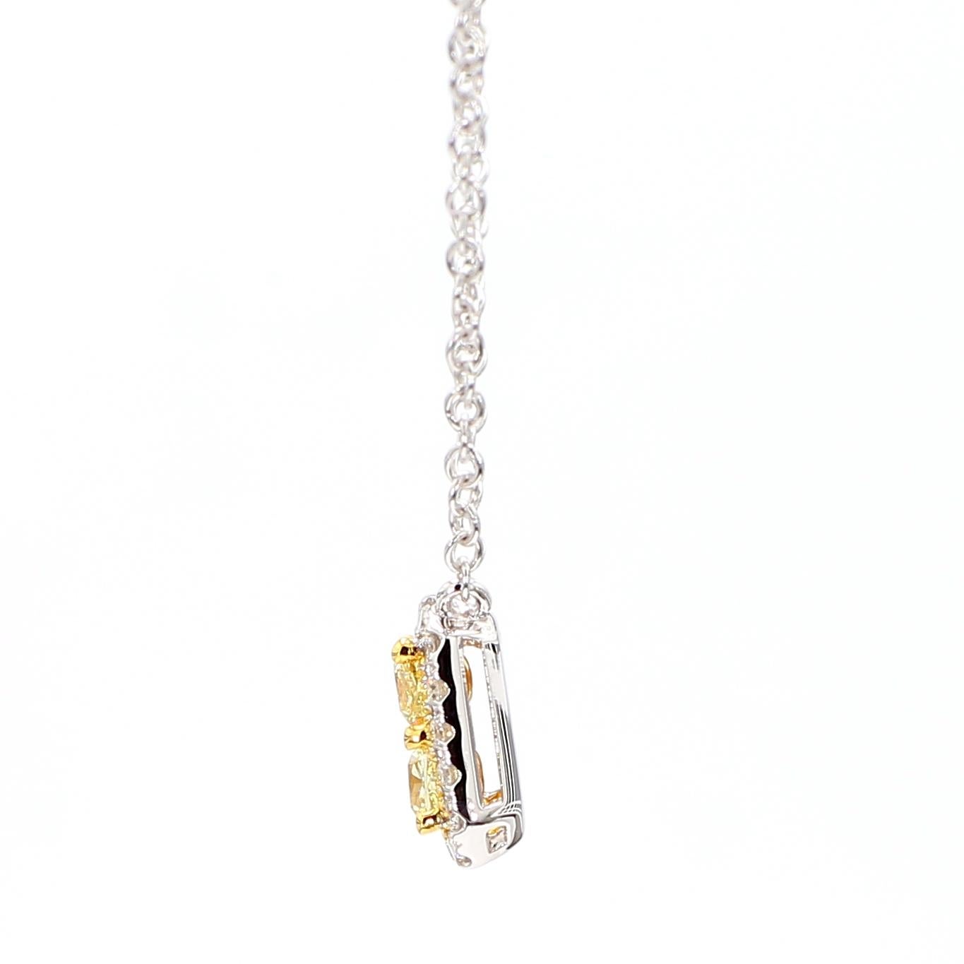 Taille coussin Collier pendentif jaune fantaisie taille coussin de 0,67 carat en or blanc 18 carats naturel en vente