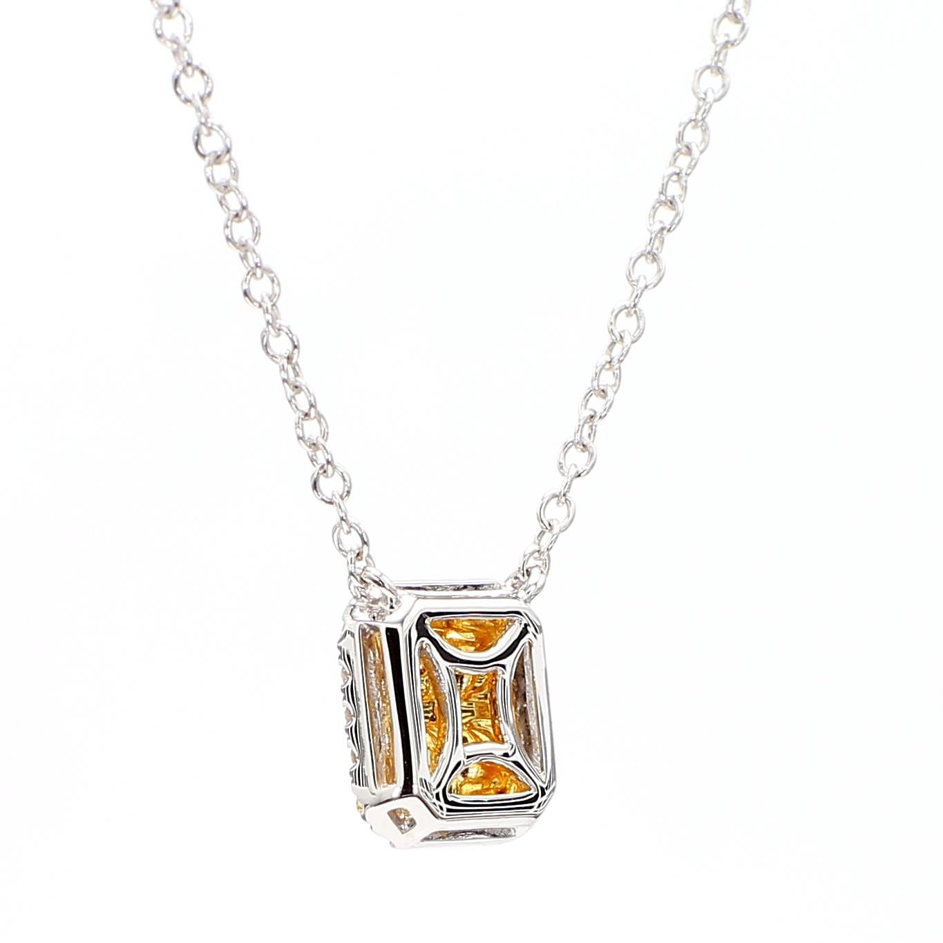 Collier pendentif jaune fantaisie taille coussin de 0,67 carat en or blanc 18 carats naturel Neuf - En vente à New York, NY