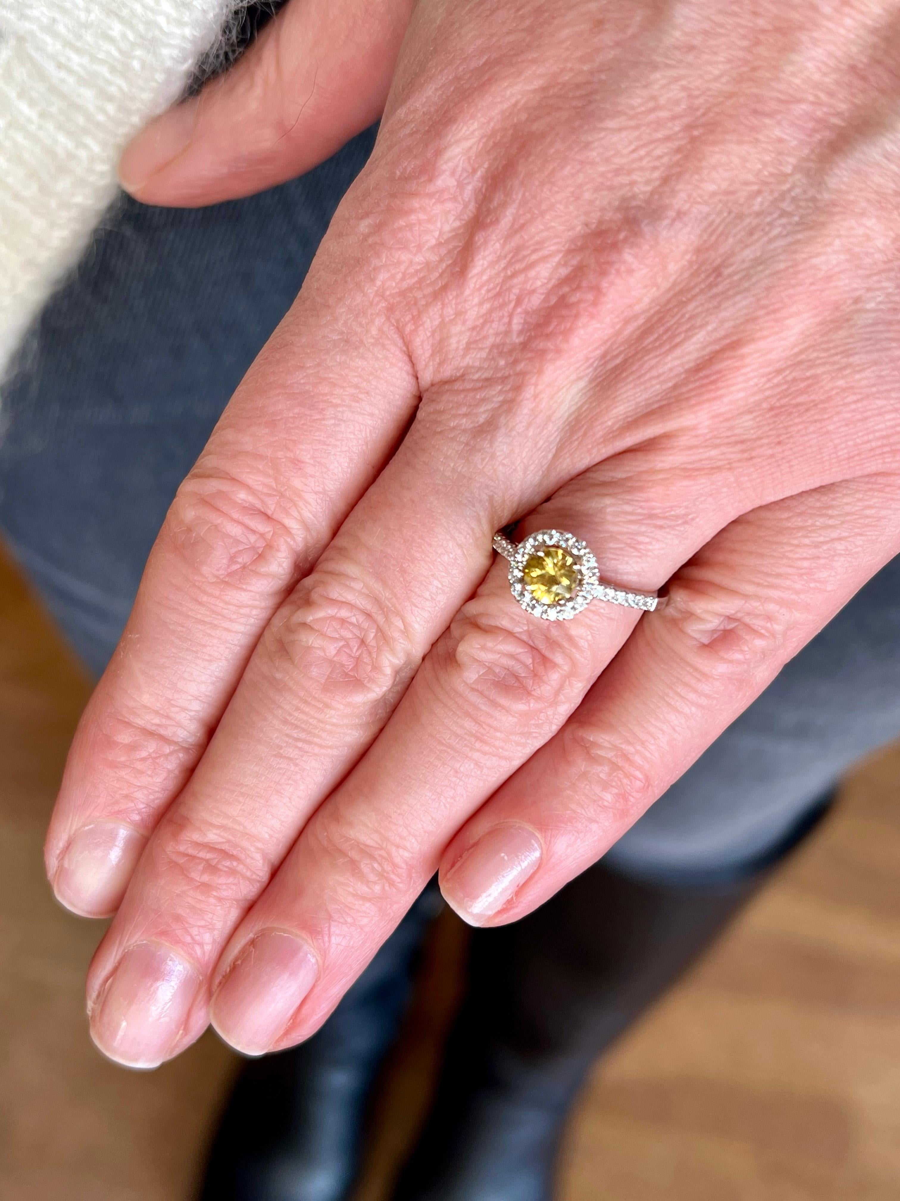 Modern 0.67 Carats Yellow Sapphire Diamonds 18 Carat White Gold Marguerite Ring For Sale