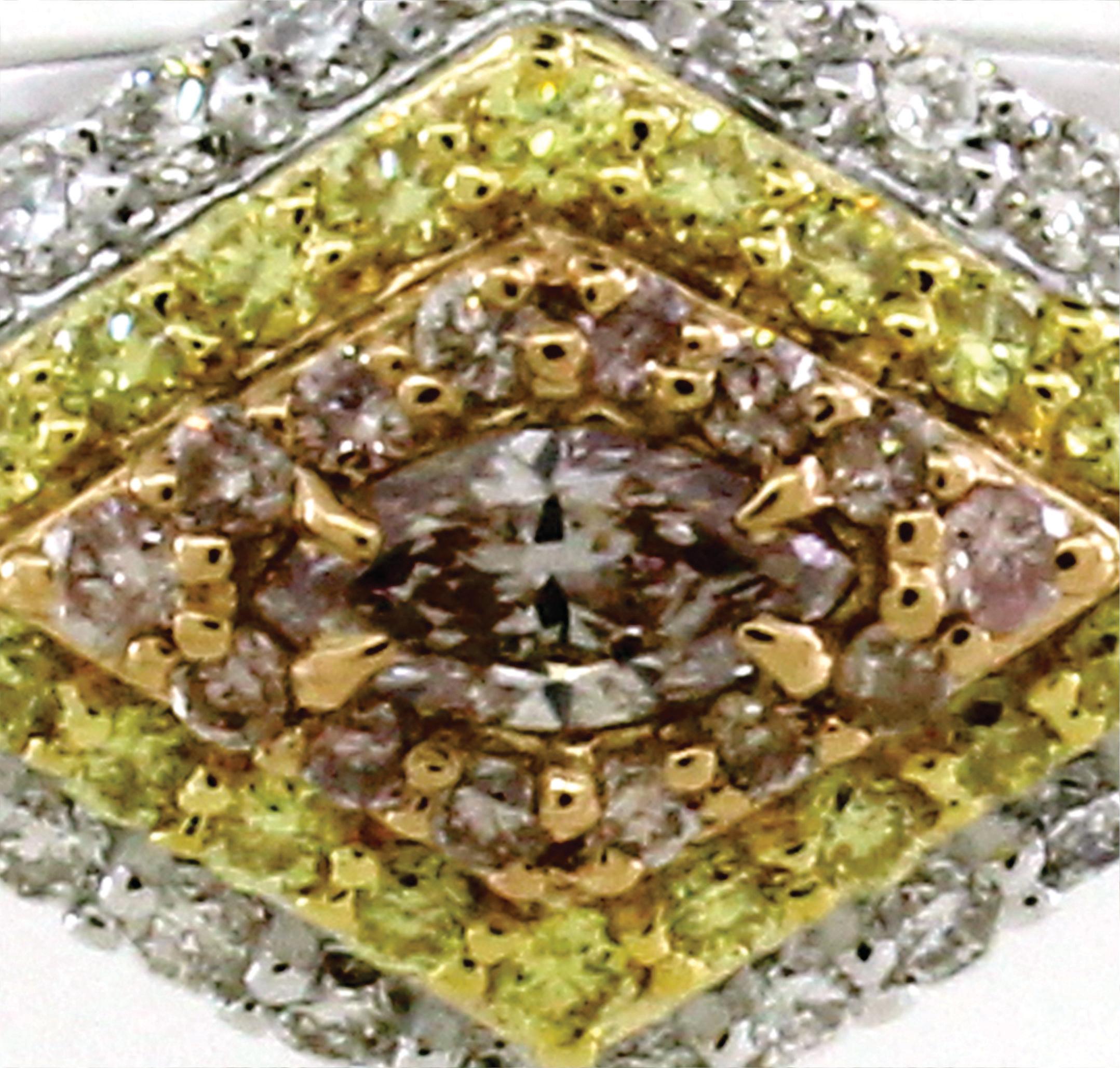 Moderno Anello con 0,67 carati di diamanti e diamanti fancy color in vendita