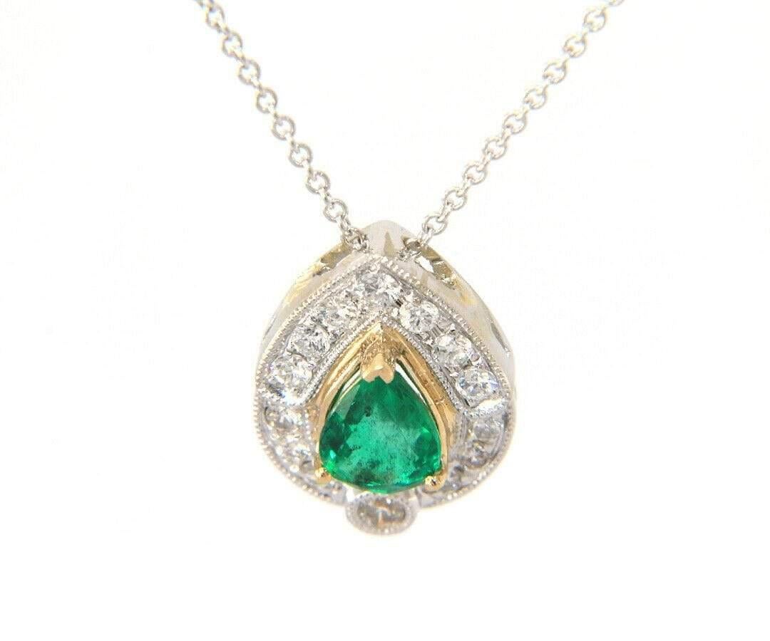 0.67ct Pear Emerald and 0.33ctw Diamond Milgrain Pendant Necklace in 14K For Sale 2