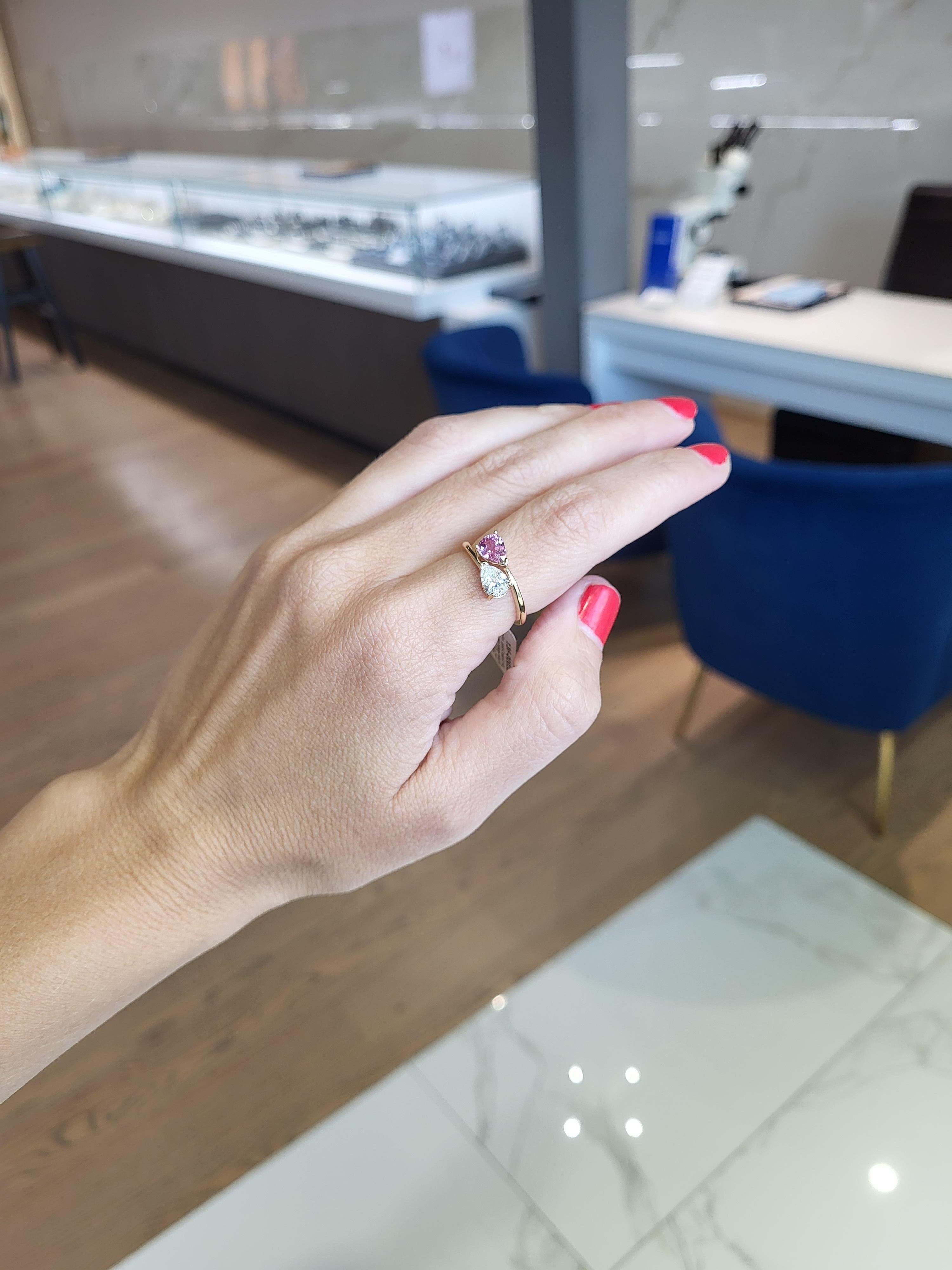 0,67 Karat birnenförmiger Diamant & 0,97 Karat birnenförmiger rosa Saphir Toi Et Moi Ring 5