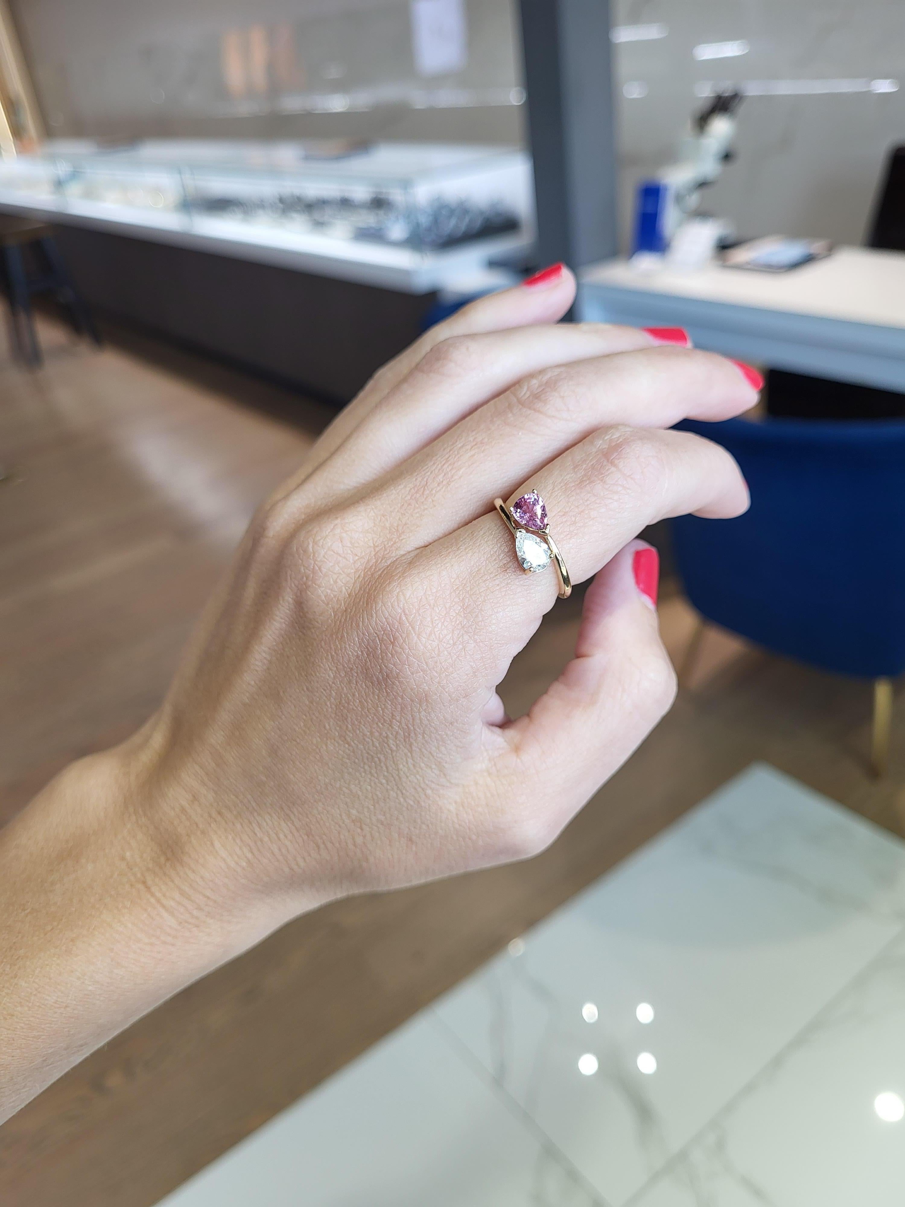 0,67 Karat birnenförmiger Diamant & 0,97 Karat birnenförmiger rosa Saphir Toi Et Moi Ring 4