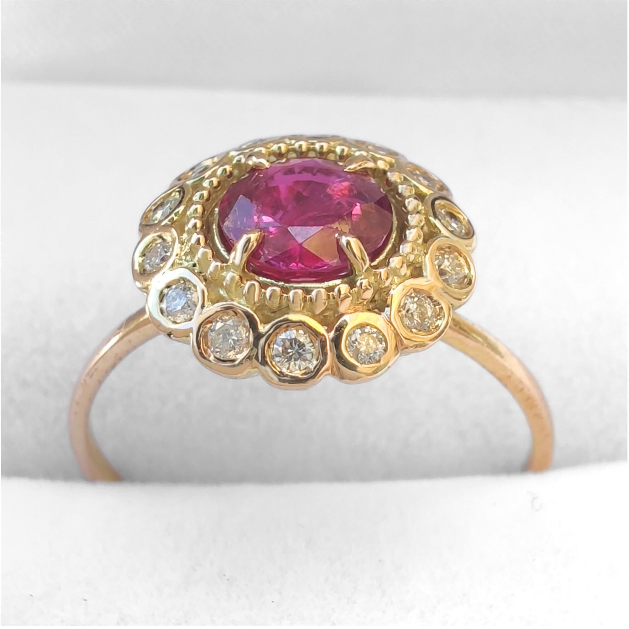 0,67 Karat Rubin-Diamant-Ring 14K Gold Runder Brillantschliff Cluster Rosette Design (Zeitgenössisch) im Angebot
