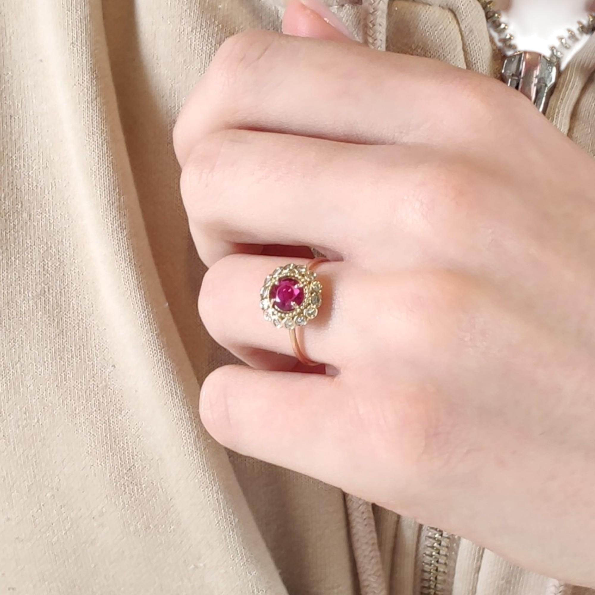 0,67 Karat Rubin-Diamant-Ring 14K Gold Runder Brillantschliff Cluster Rosette Design (Rundschliff) im Angebot