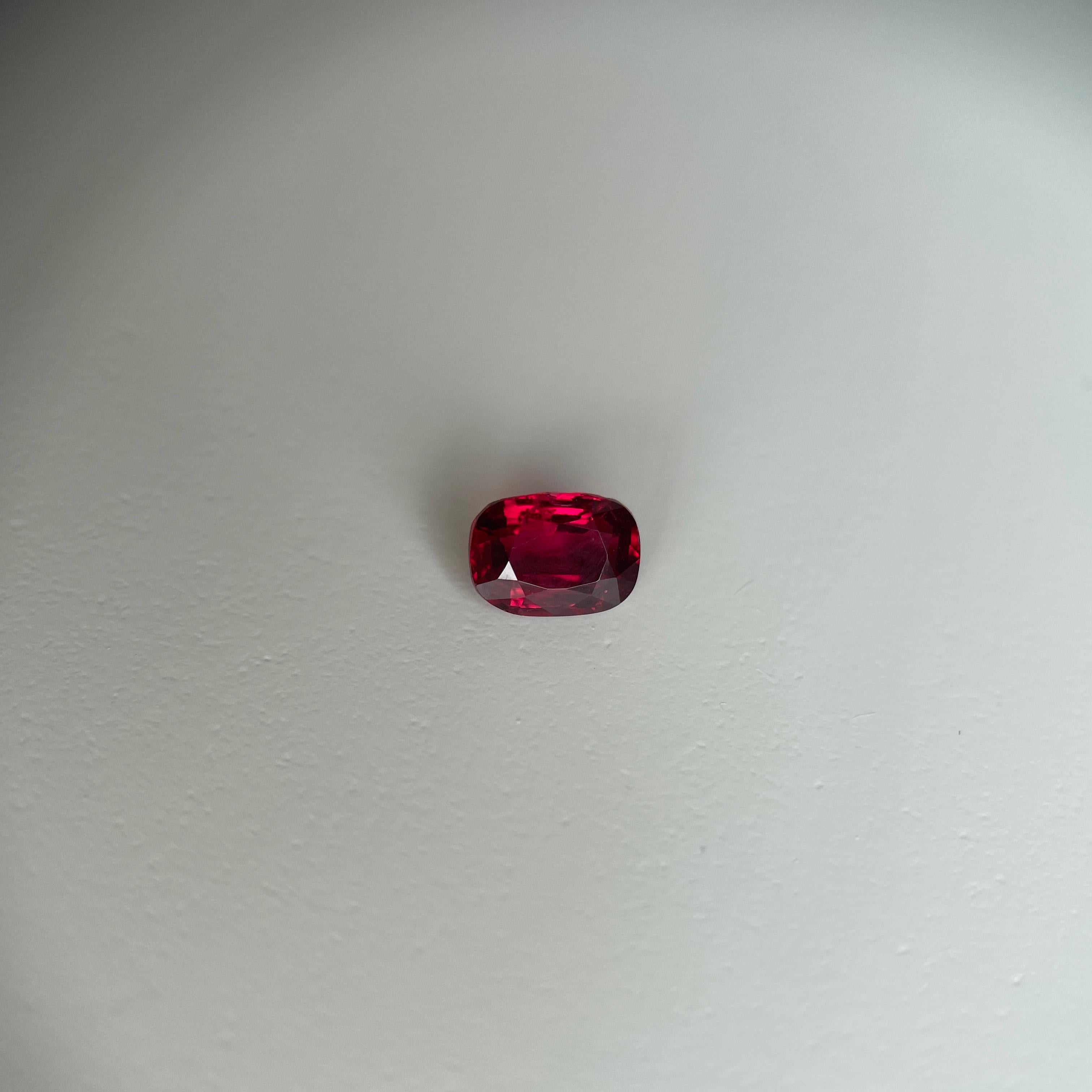 Art Deco 0.67ct Vibrant Red Spinel/Bright Red Spinel /Vivid Red Spinel For Sale