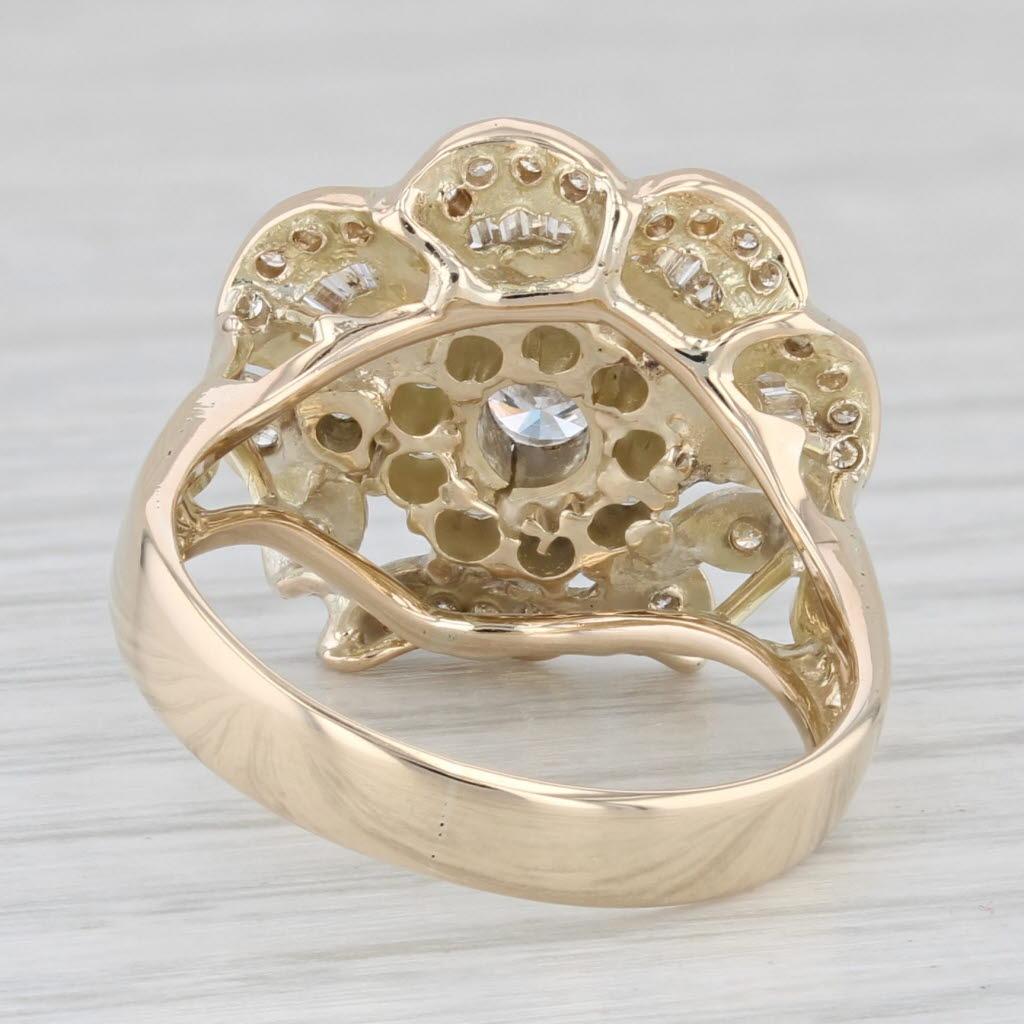 Donna Anello con fiori a grappolo di diamanti da 0,67 carati in oro giallo 14k, misura 7,75