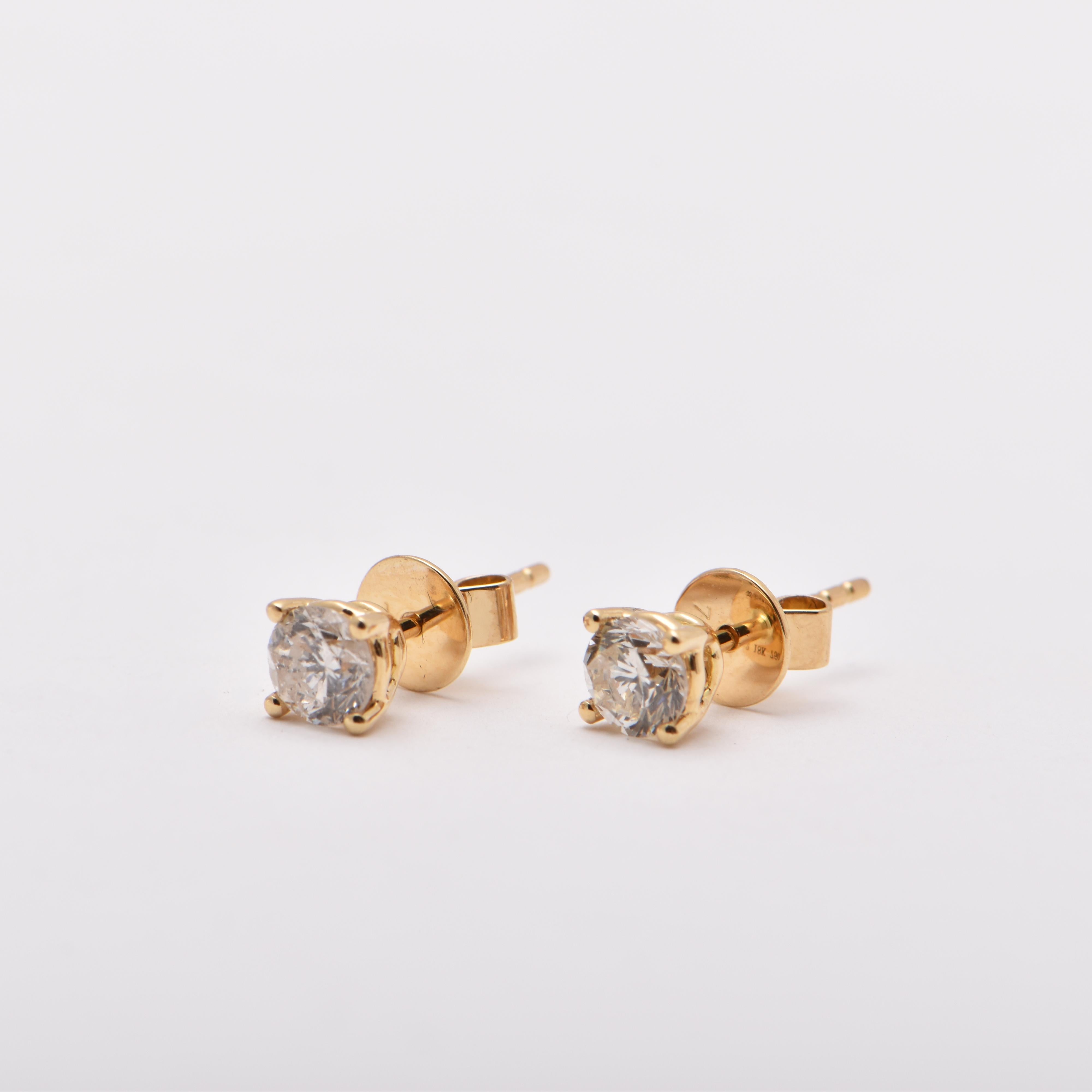 0.68 Carat Diamond Studs in 18 Carat Yellow Gold In New Condition For Sale In Sydney, AU