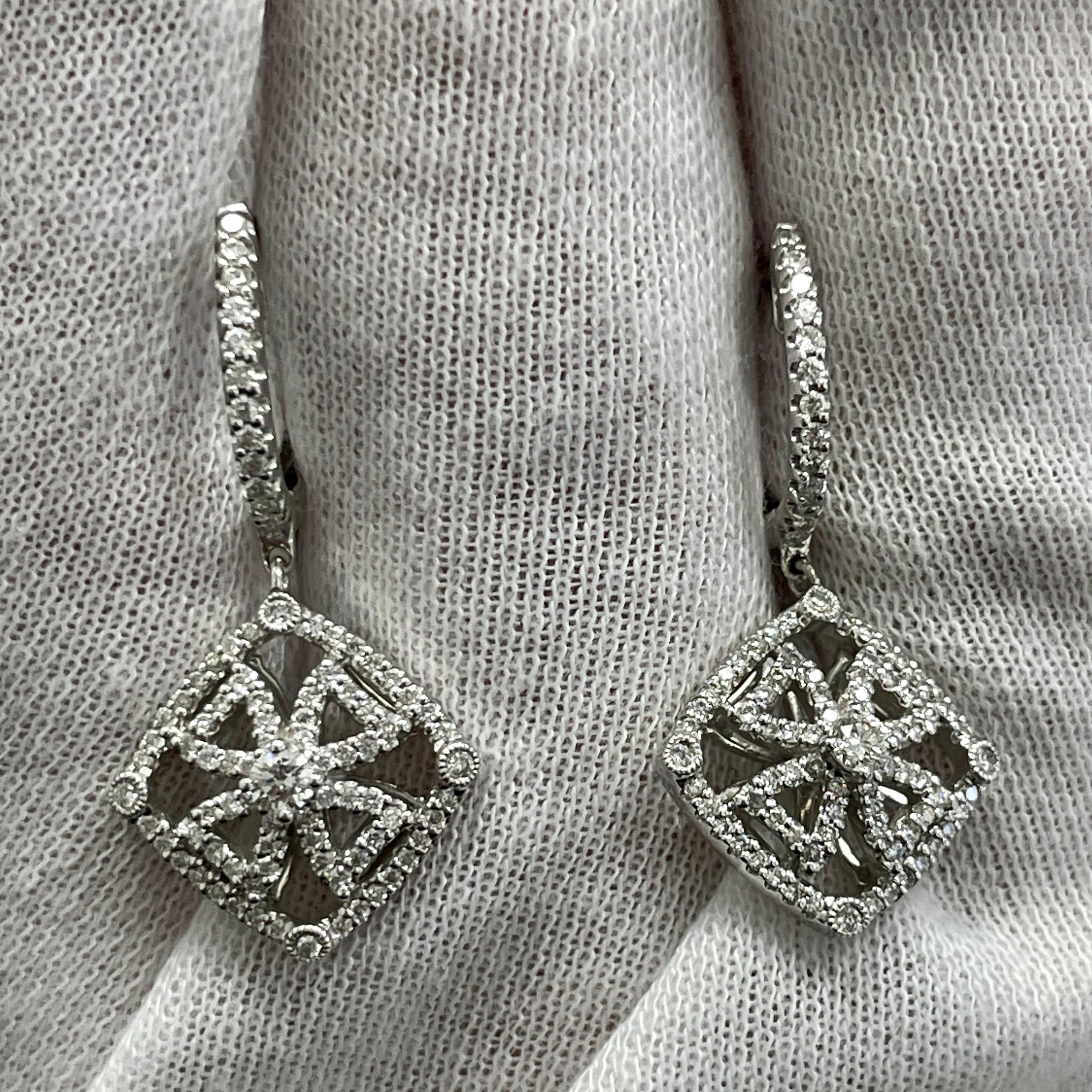 These elegant 18K white gold dangling earrings carry 0.68Ct of brilliant white diamonds