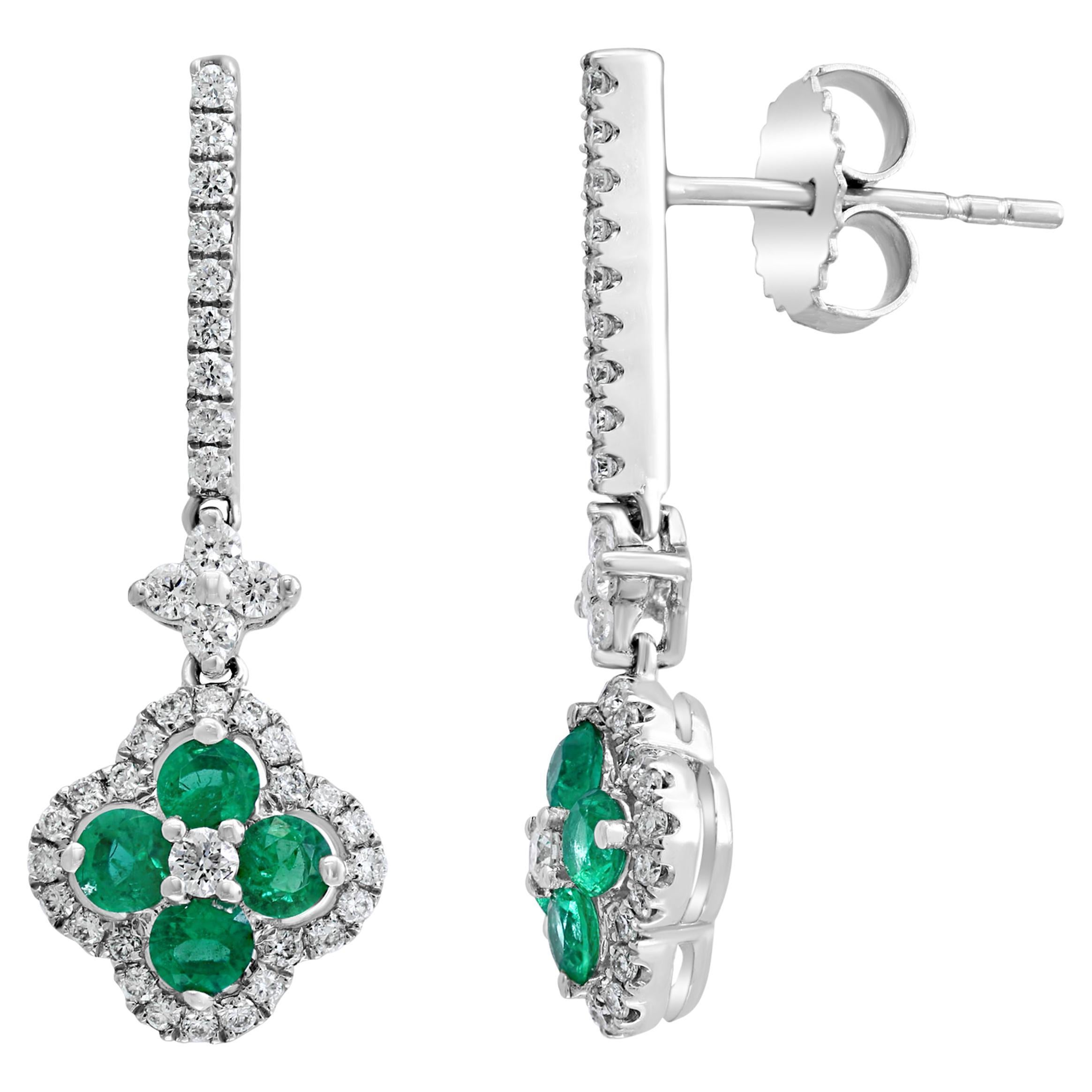 Boucles d'oreilles en goutte en or blanc 18 carats avec émeraudes et diamants de 0,68 carat en vente