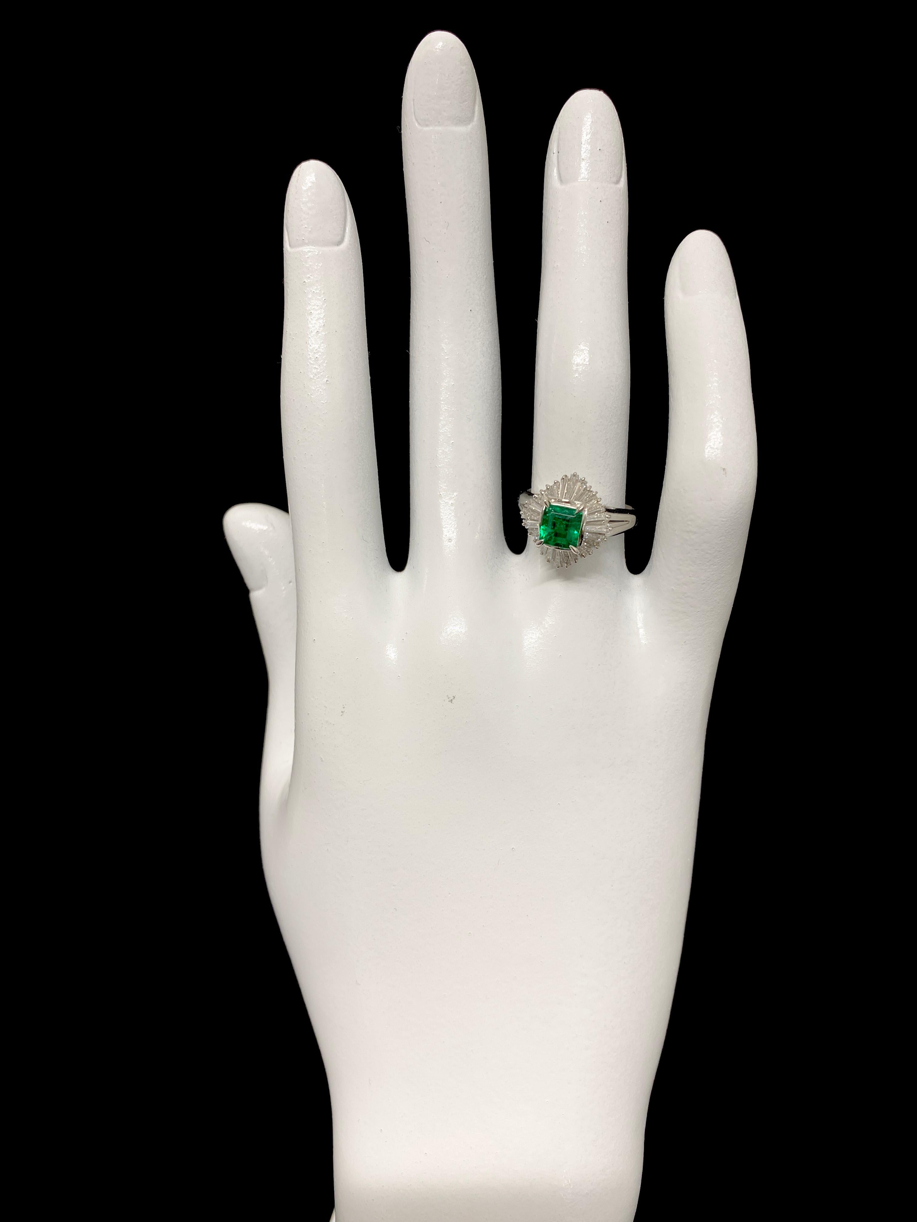Modern 0.68 Carat Natural Emerald and Diamond Vintage Ballerina Ring Set in Platinum