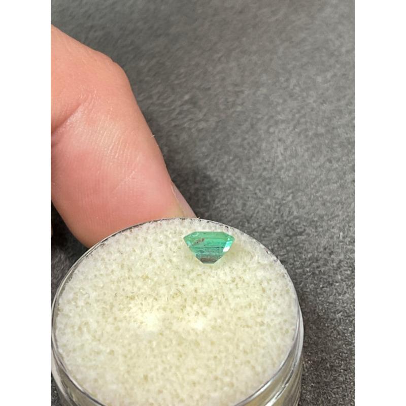 0,68 Karat natürlicher loser kolumbianischer Smaragd-Emerald-Schliff (Moderne) im Angebot