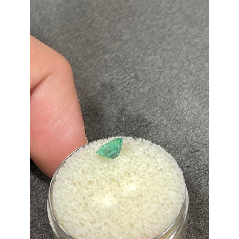 0,68 Karat natürlicher loser kolumbianischer Smaragd-Emerald-Schliff (Smaragdschliff) im Angebot