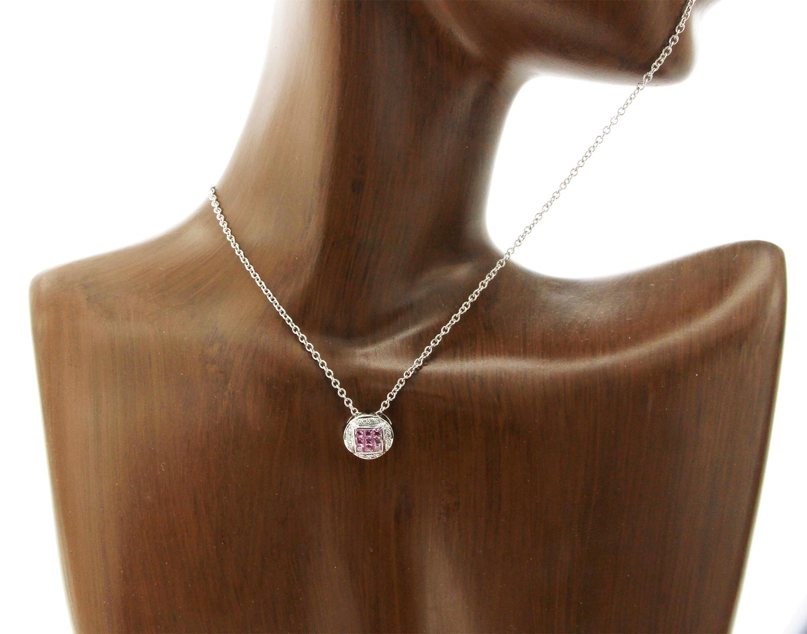 Collier rond en or 14 carats avec saphir naturel de 0,68 carat et diamants de 0,10 carat en vente 1
