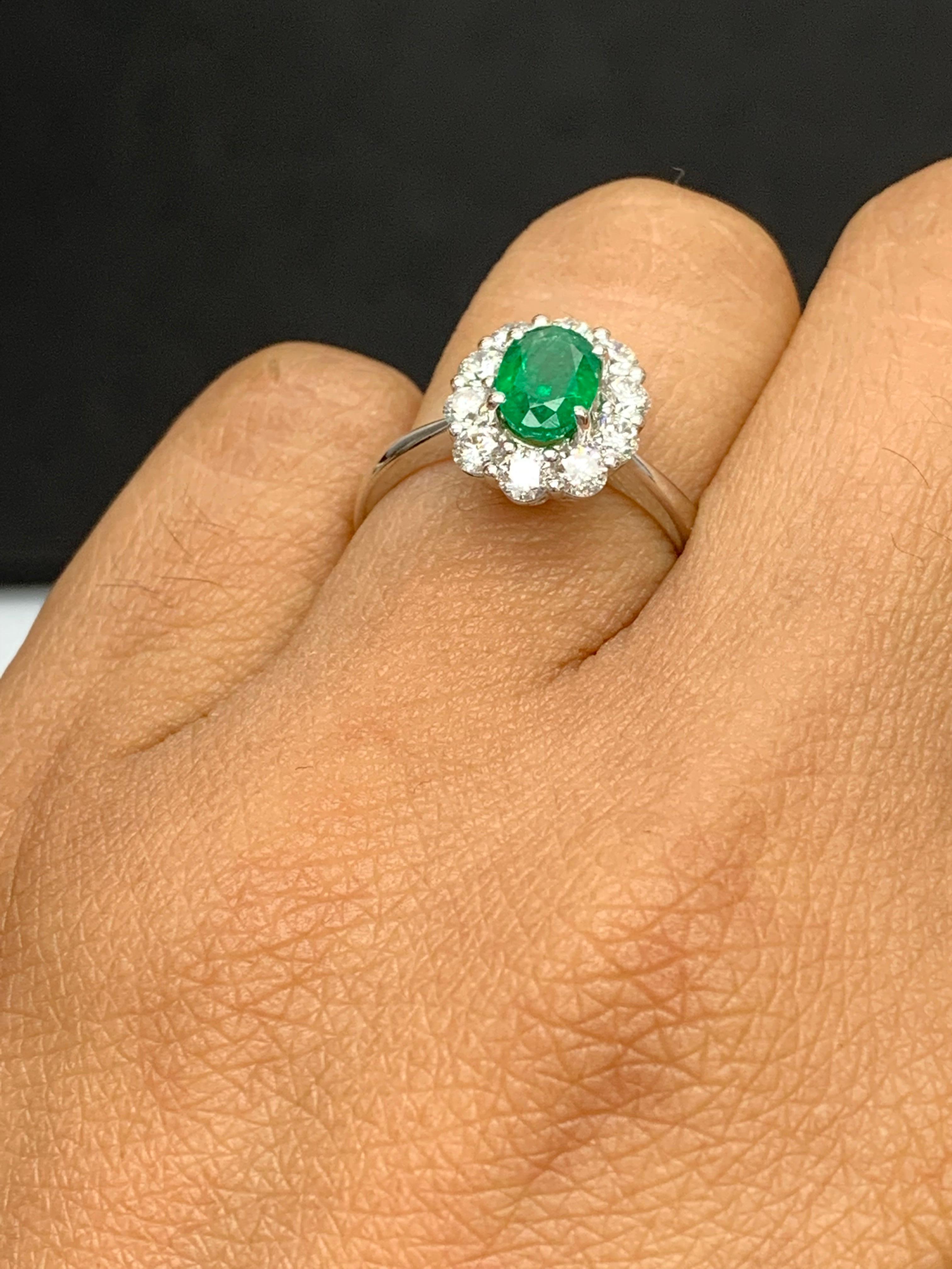 0.68 Carat Oval Cut Emerald and Diamond Ring in 18k White Gold In New Condition For Sale In NEW YORK, NY