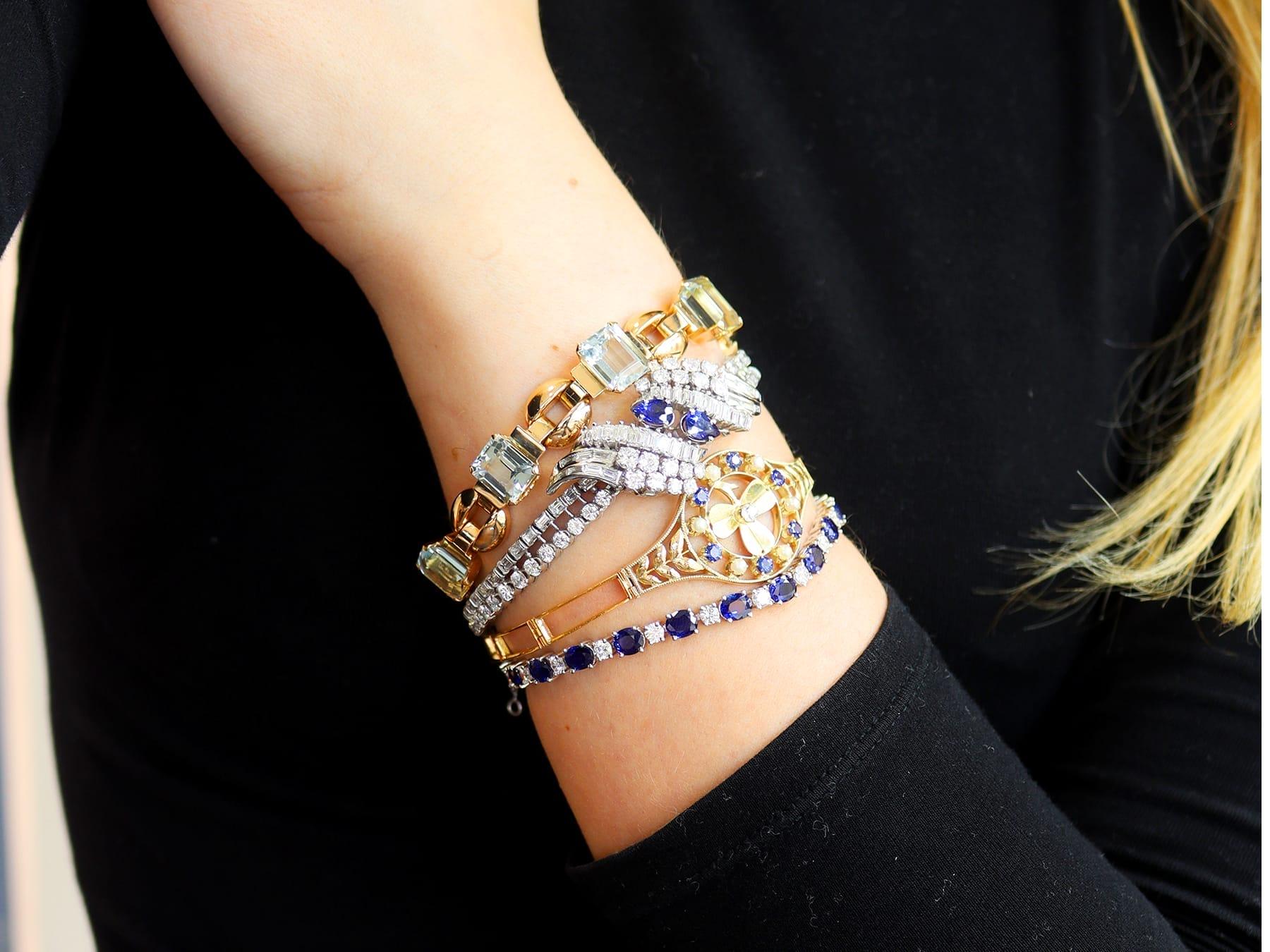 Taille ronde Bracelet en or jaune 18 carats, saphir de 0,68 carat, diamant de 0,15 carat, perle naturelle en vente