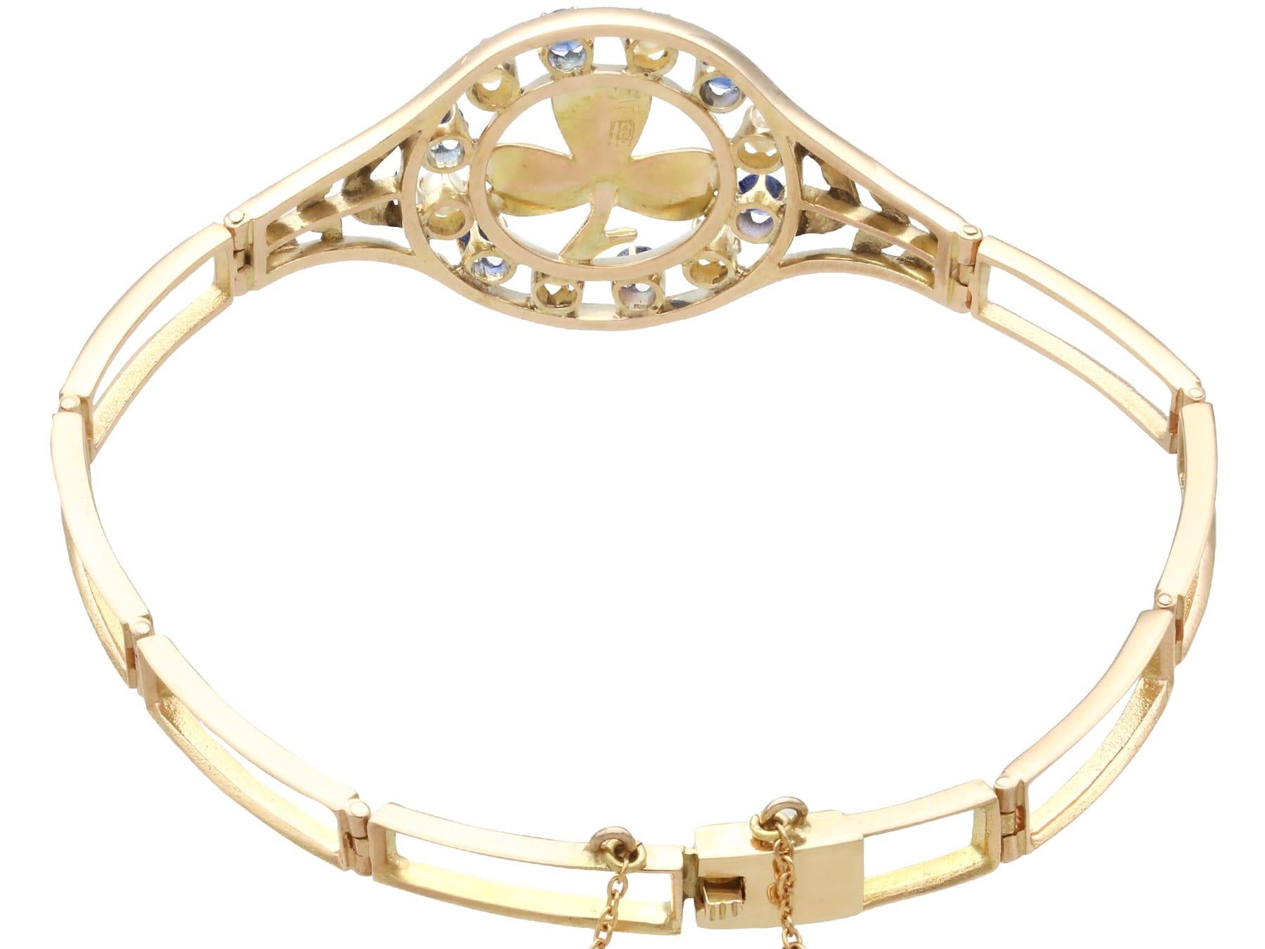 Bracelet en or jaune 18 carats, saphir de 0,68 carat, diamant de 0,15 carat, perle naturelle en vente 1