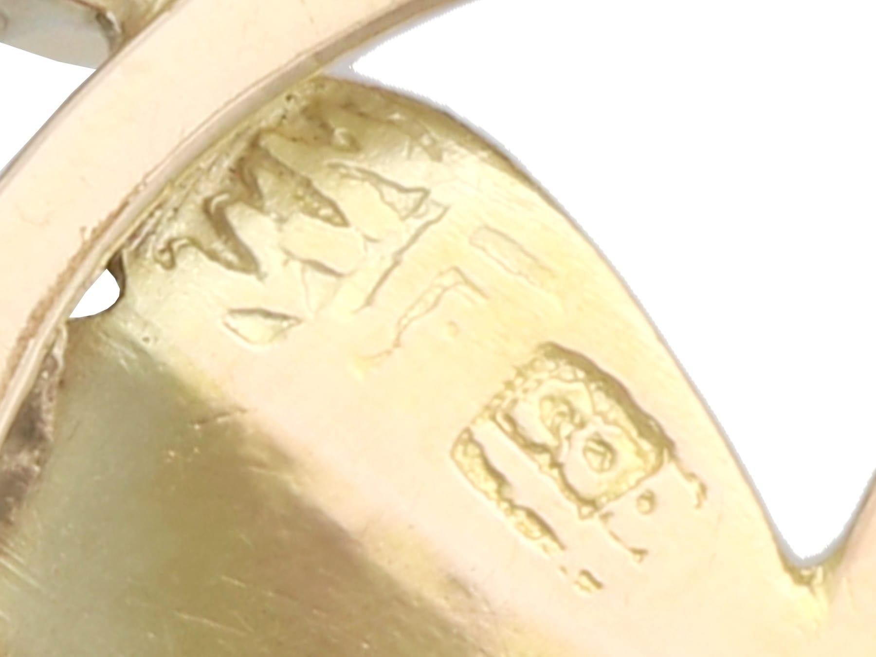 Bracelet en or jaune 18 carats, saphir de 0,68 carat, diamant de 0,15 carat, perle naturelle en vente 4
