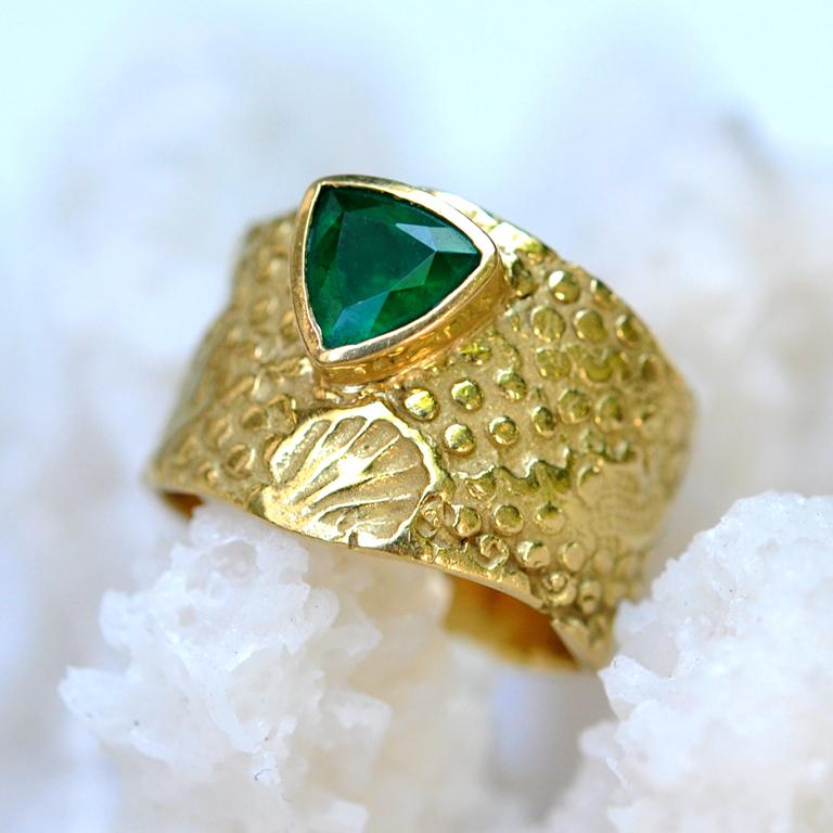 Trillion Cut 0.68 Carat Trilliant Cut Emerald Set in 18 Karat Gold Seascape Band