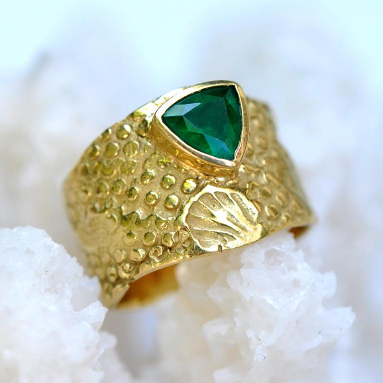 0.68 Carat Trilliant Cut Emerald Set in 18 Karat Gold Seascape Band In New Condition In Nantucket, MA