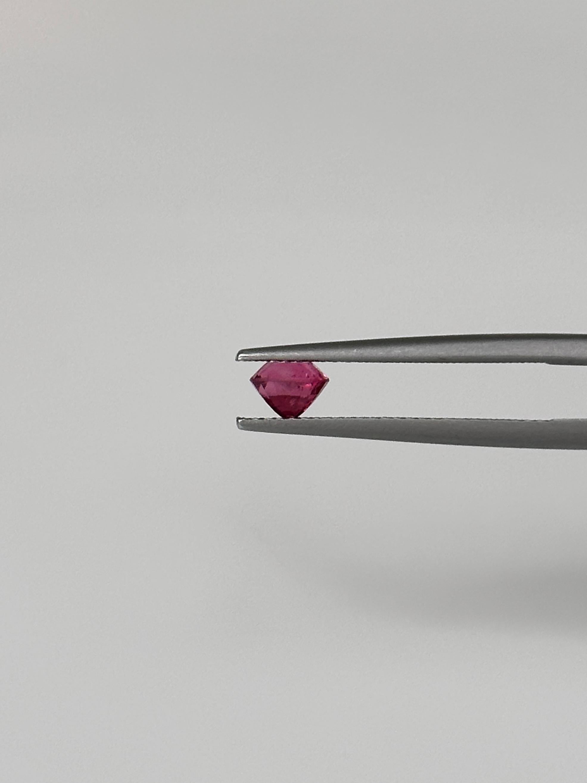 0.68 Carat Vibrant Pink Burmese Spinel In New Condition For Sale In Hua Hin, TH