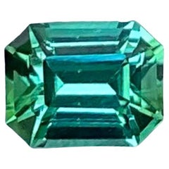 Pierre tourmaline bleu lagon taille émeraude de 0,68 carat