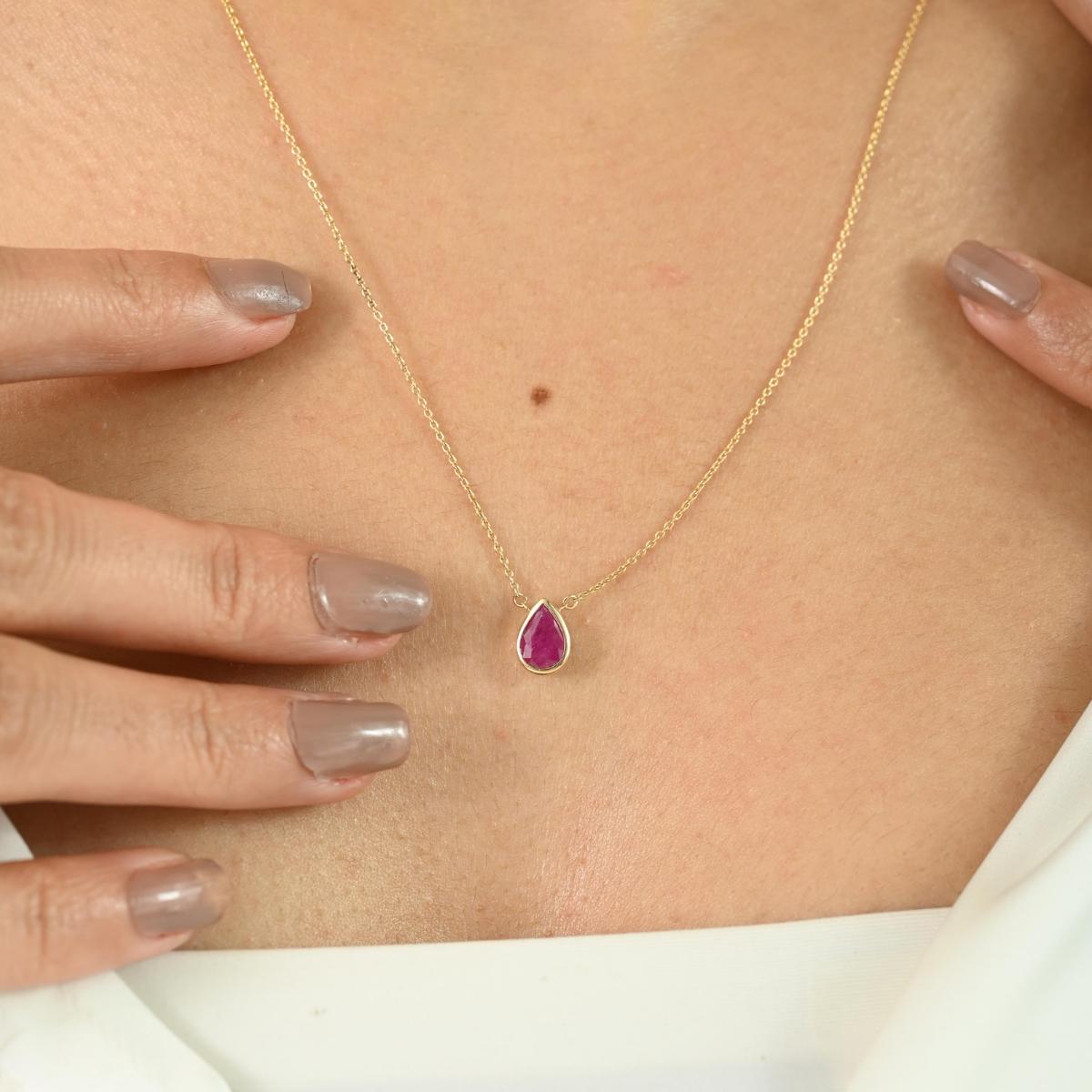 Chaîne collier pendentif en or jaune massif 18 carats avec rubis naturel taille poire de 0,68 carat en vente 4