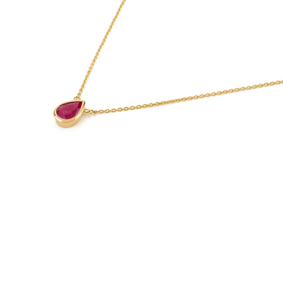 Chaîne collier pendentif en or jaune massif 18 carats avec rubis naturel taille poire de 0,68 carat Pour femmes en vente