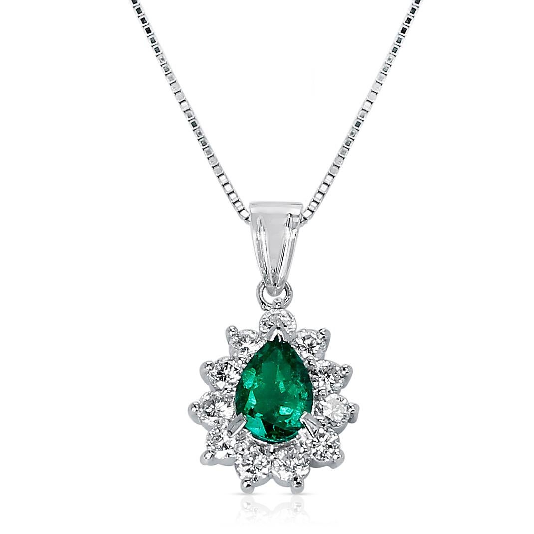 A 0,68 ct. Birnenförmiger Smaragd und 0,64 ct. Diamantene Halskette mit Anhänger aus Platin. Das Gesamtgewicht der Halskette beträgt 6,21 Gramm.
 

