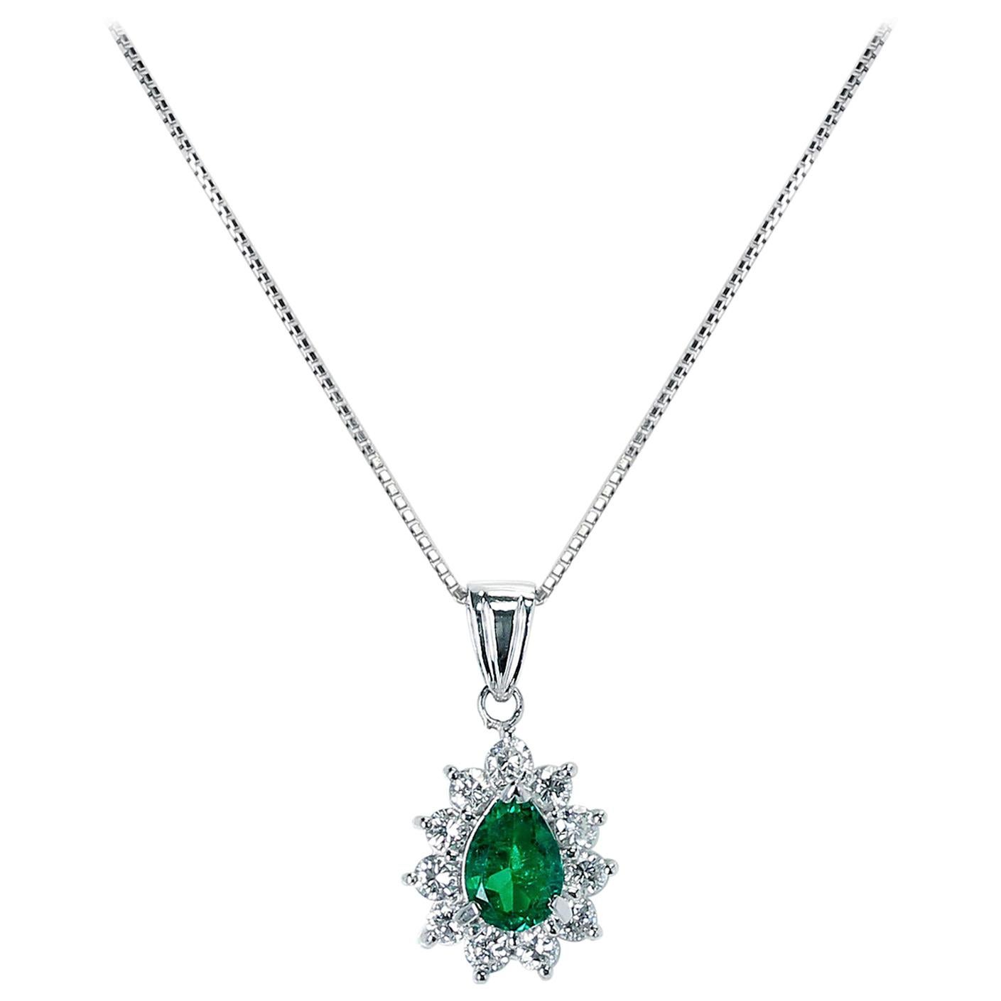0.68 Ct Pear-Shape Emerald and 0.64 Ct Diamonds Pendant Necklace, Platinum For Sale