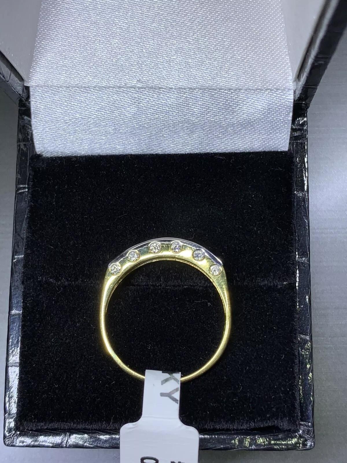 Taille ronde Alliance d'éternité en or jaune et blanc 18 carats avec diamants de 0,68 carat en vente