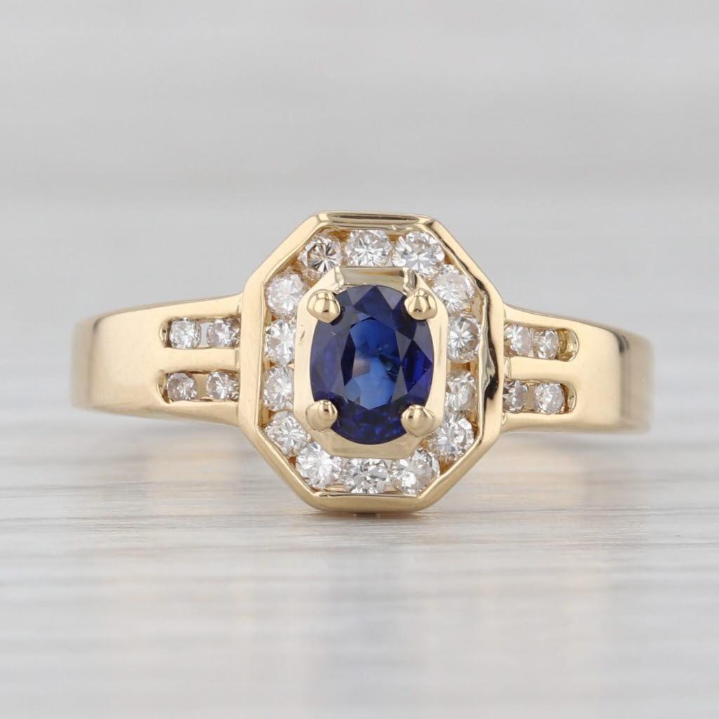 Anello aureolato con diamante e zaffiro blu da 0,68 carati in oro giallo 18 carati, misura 6,5. In condizioni buone in vendita a McLeansville, NC