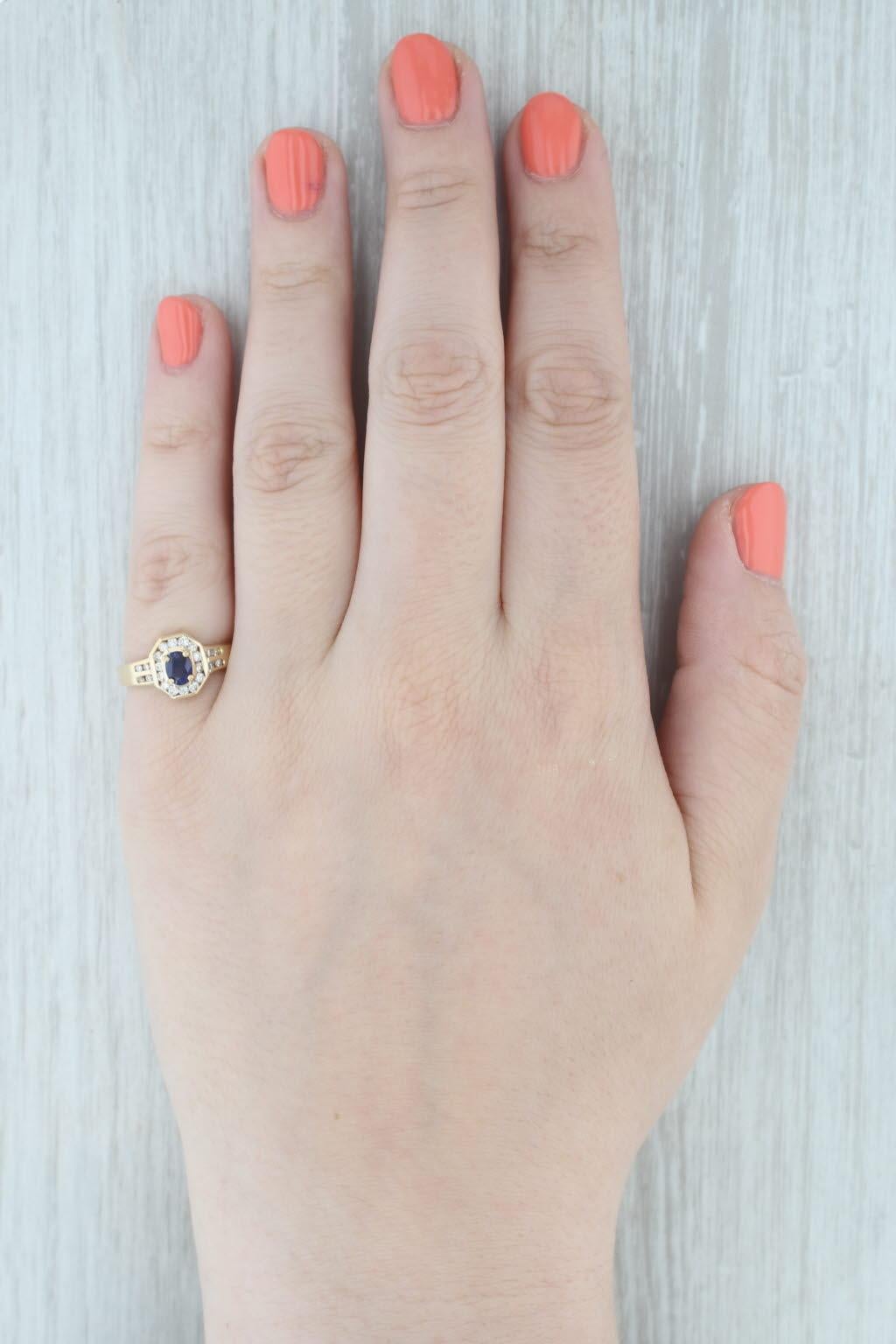 Anello aureolato con diamante e zaffiro blu da 0,68 carati in oro giallo 18 carati, misura 6,5. in vendita 4