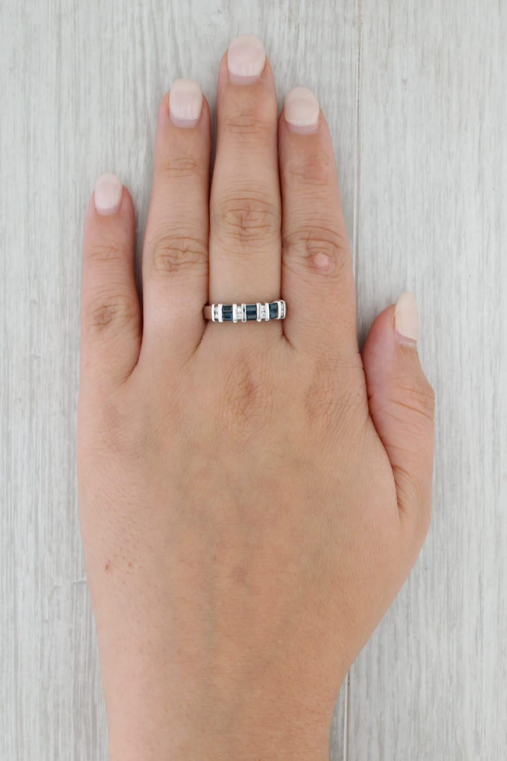 0.68ctw Blauer Saphir Diamant Ring 14k Weißgold Größe 8 Stapelbar Braut im Angebot 3