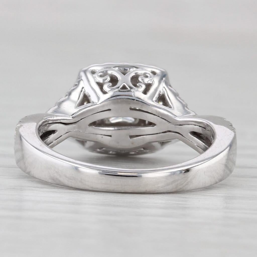 Taglio princess Anello di fidanzamento con diamante aureolato da 0,68 carati in oro bianco 14k, misura 5,5 in vendita