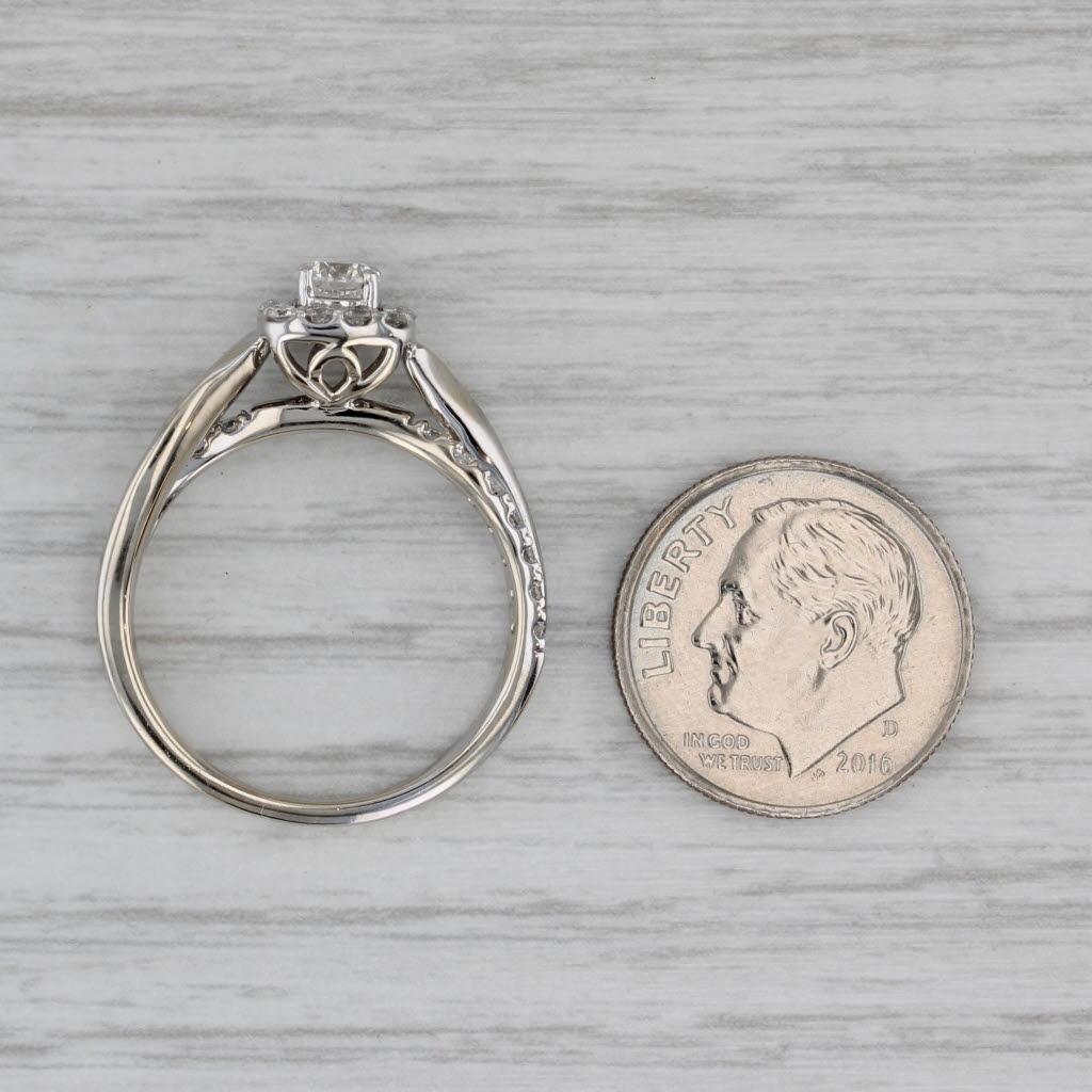 0.68ctw Anillo de compromiso con halo de diamantes redondos Oro blanco 14k Talla 8 en venta 4