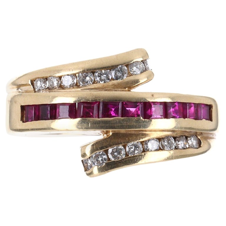 0,68tcw 14K natürlicher Rubin & Diamant Cocktail-Ring