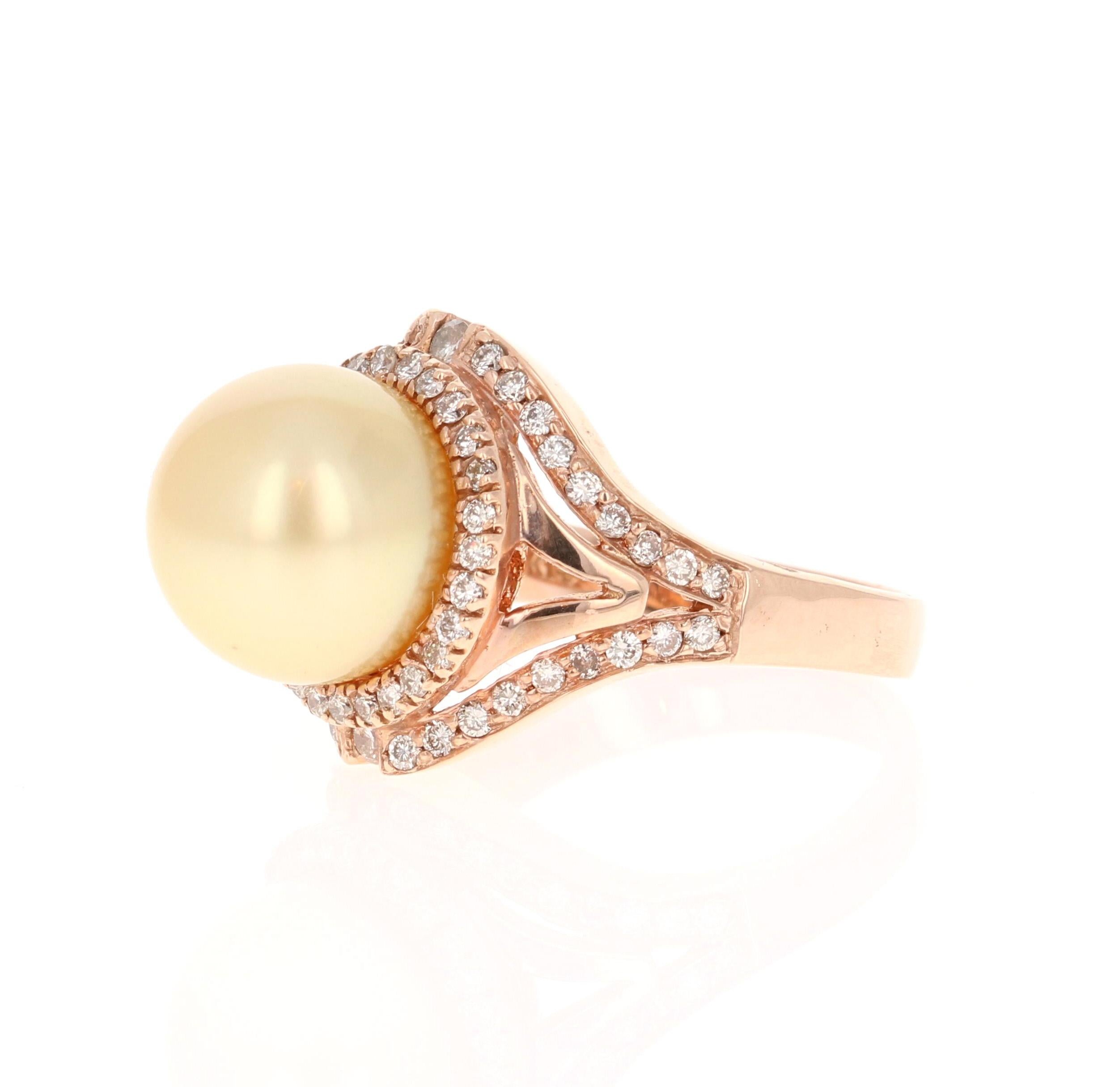 Contemporain Bague en or rose 14 carats avec diamants de 0,69 carat et perle des mers du Sud en vente