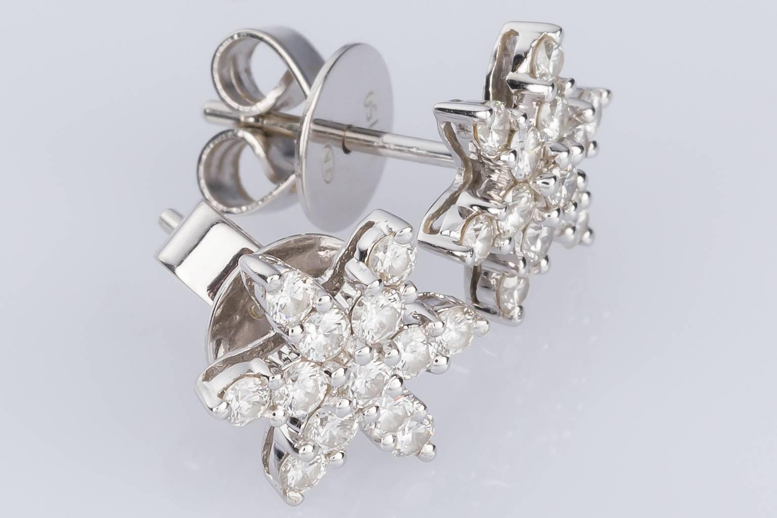 Round Cut 0.69 Carat Diamond White Gold Star Earring Studs For Sale