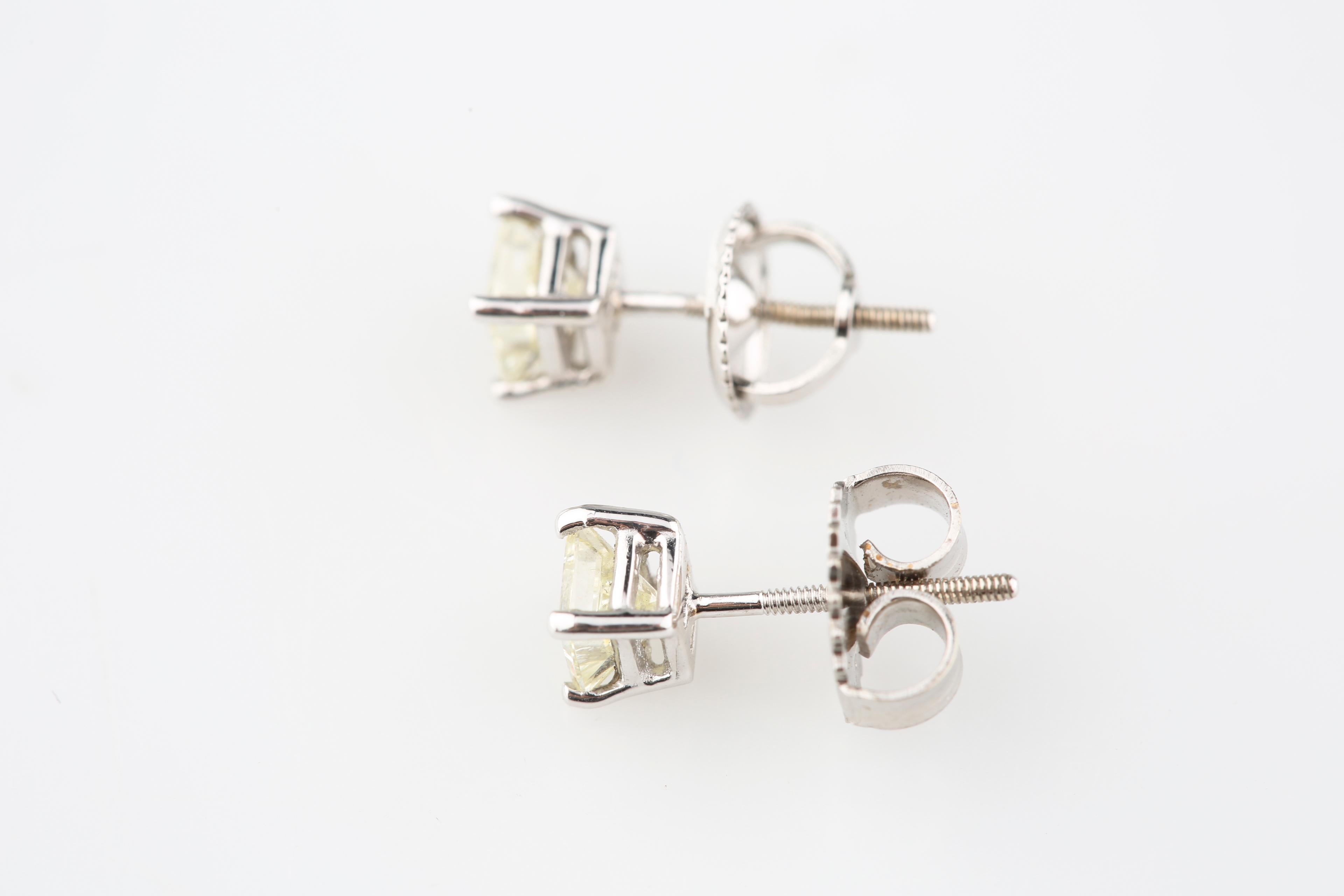 Beautiful Four-Prong Set Princess Cut Stud Earrings
Total Carat Weight = 0.69 Cts
Average Color = K
Average Clarity = SI2
Total Mass = 0.80 grams
Gorgeous Gift!