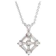 Collier à fleurs en or 14 carats avec diamants ronds et baguettes de 0,69 carat